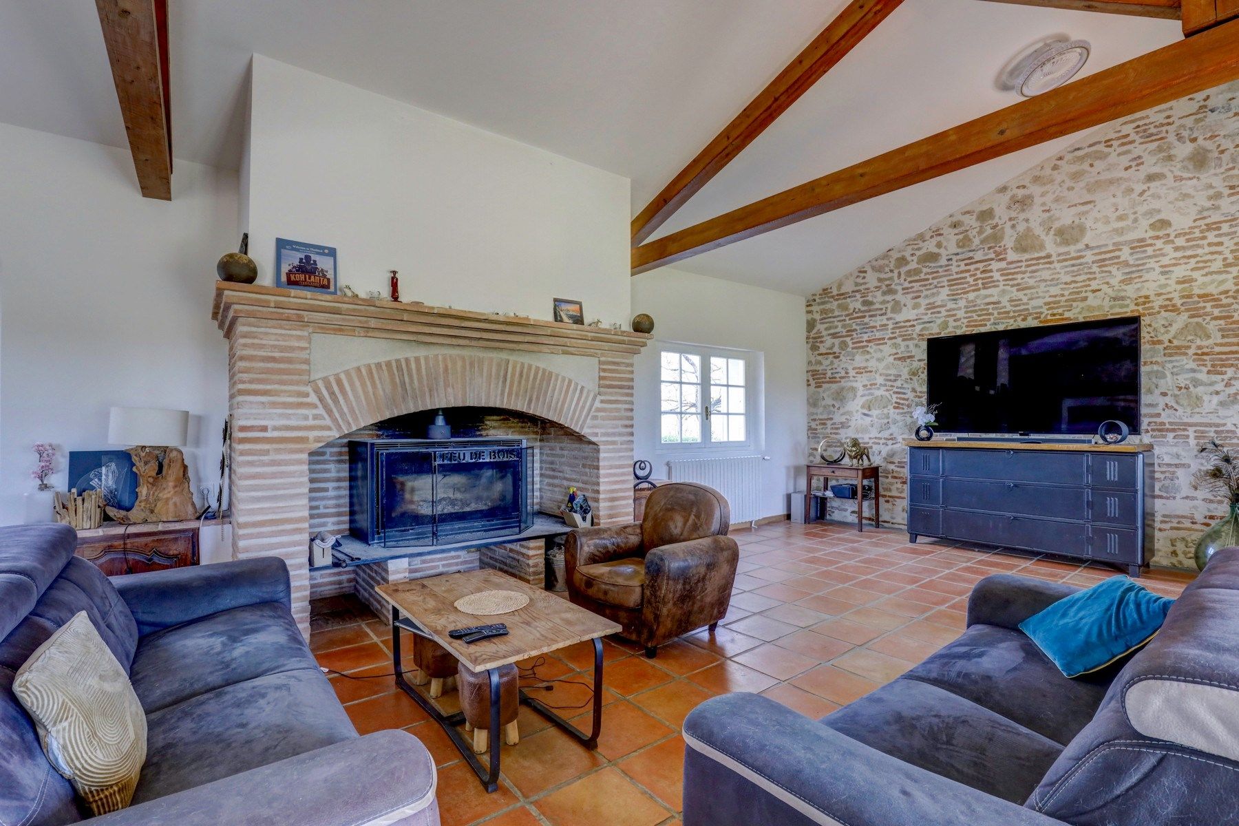 luxury house 6 Rooms for sale on LAVAUR (81500)