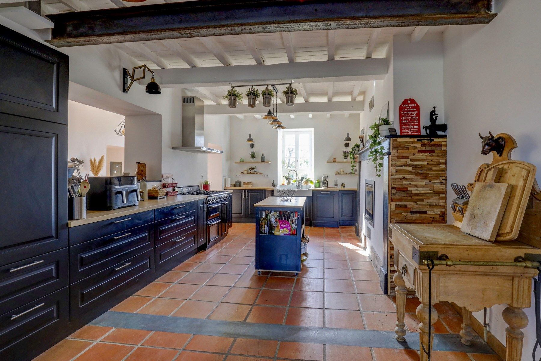 luxury house 6 Rooms for sale on LAVAUR (81500)