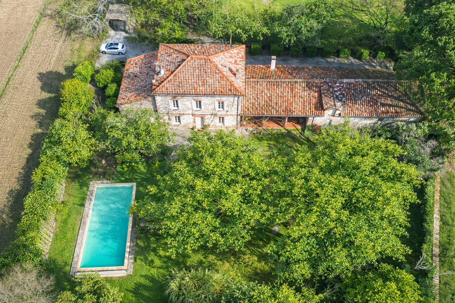 luxury house 6 Rooms for sale on LAVAUR (81500)