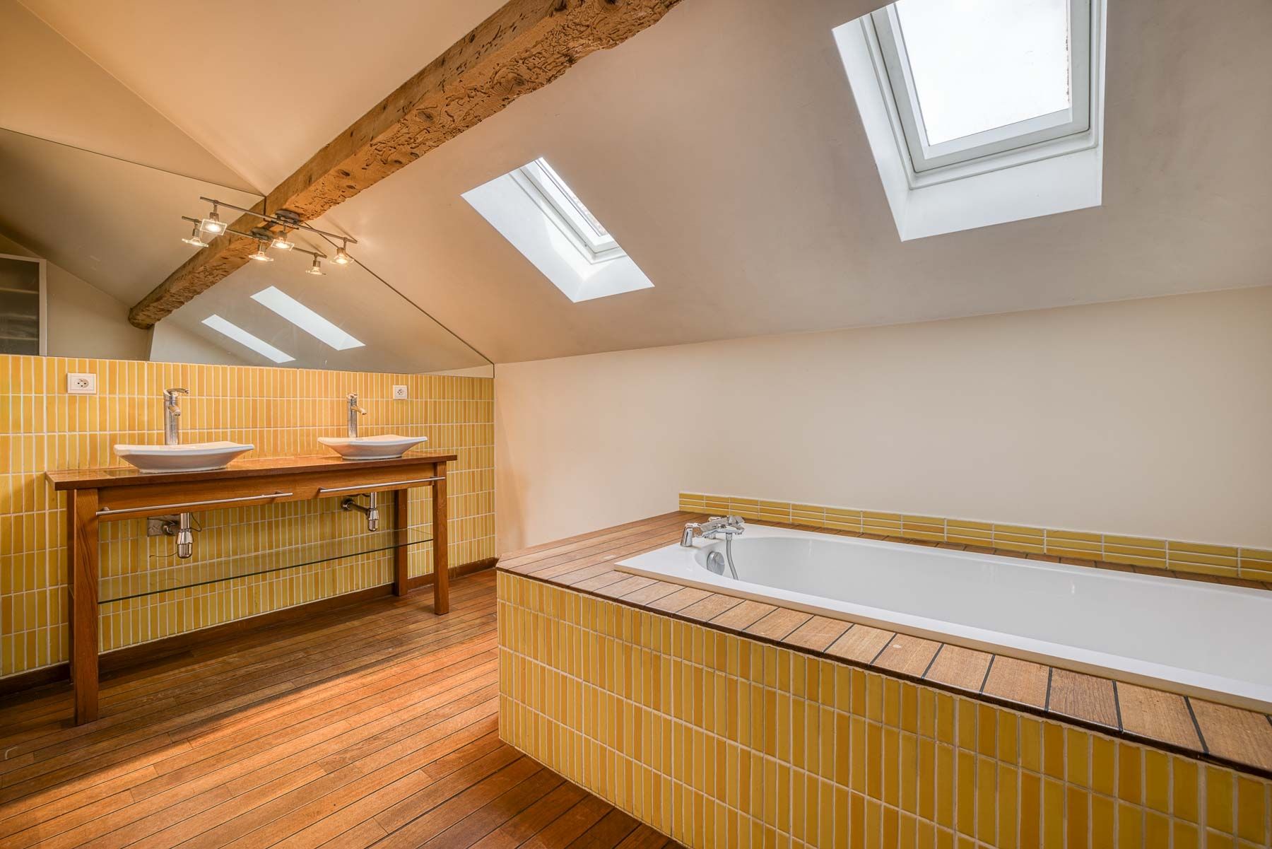 maison de luxe 8 Pièces en vente sur DIVONNE LES BAINS (01220)