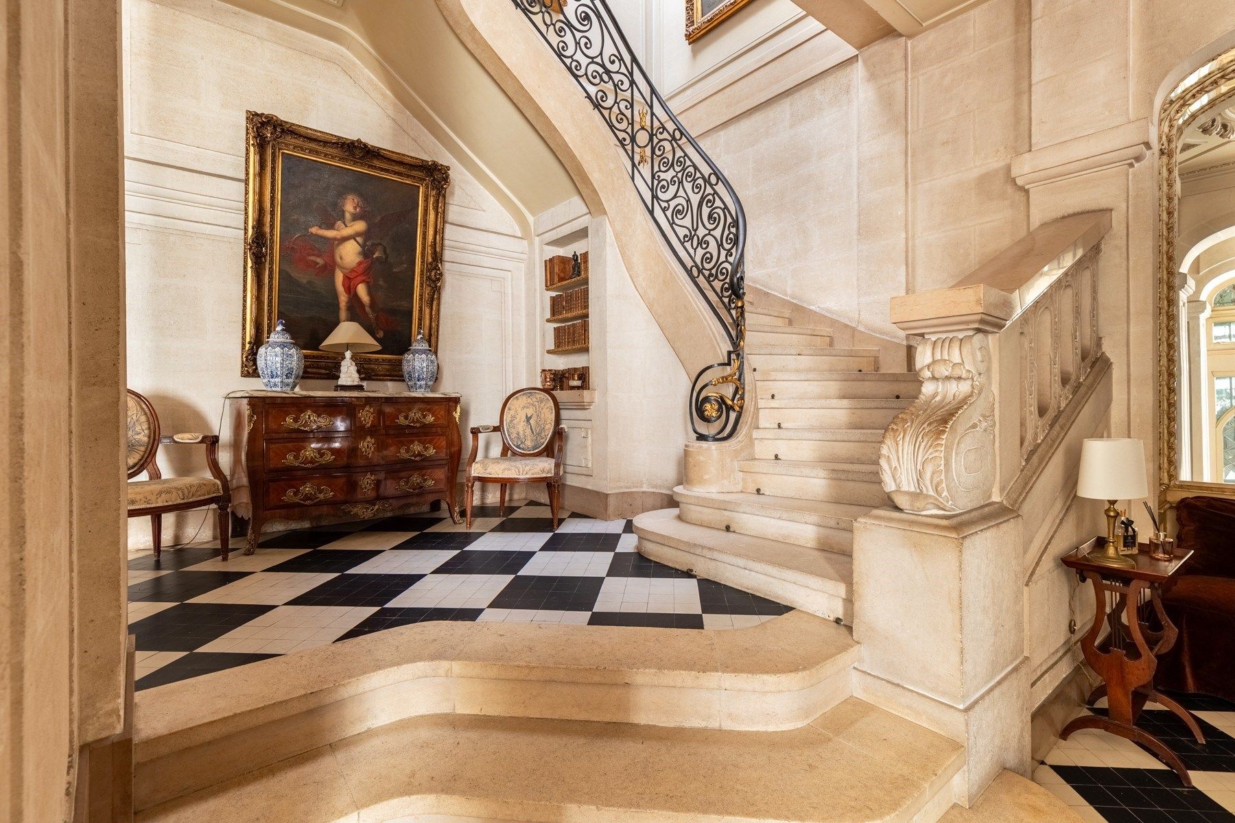 luxury house 12 Rooms for sale on BORDEAUX (33000)