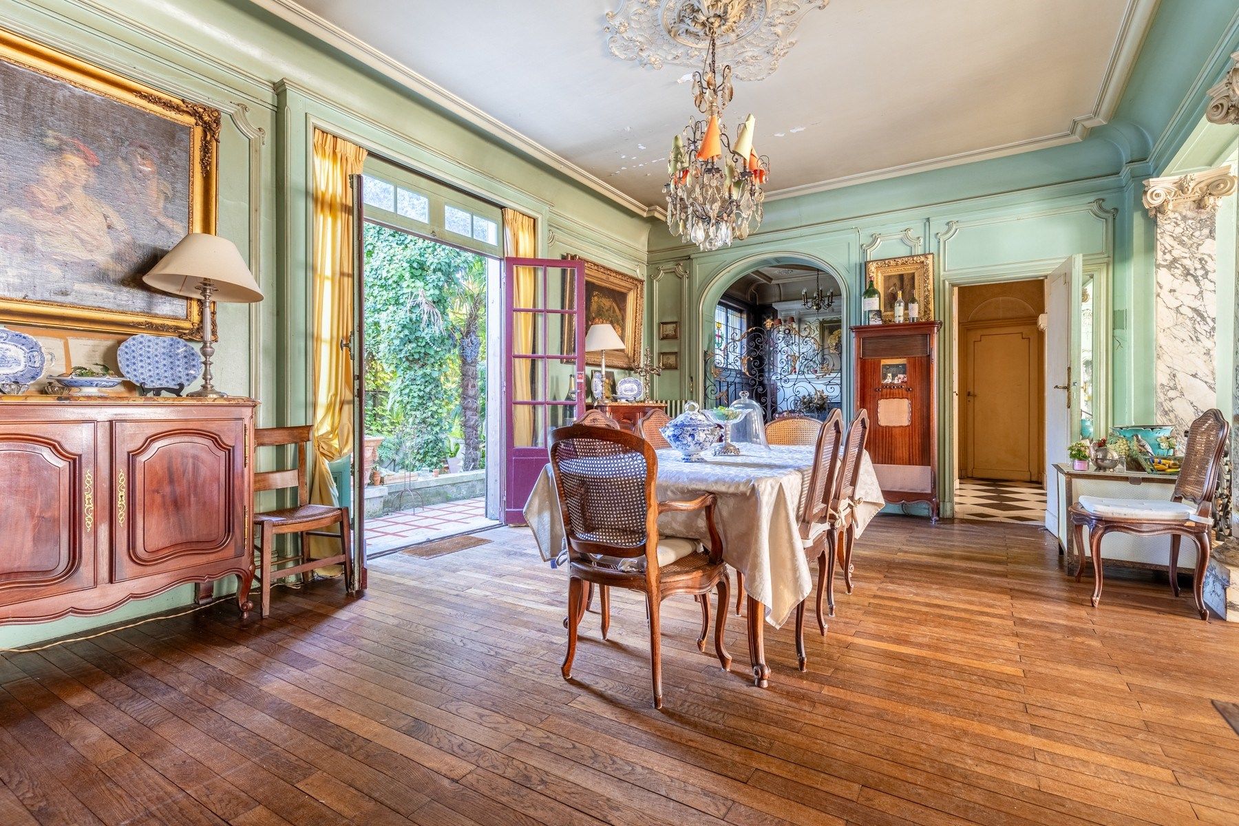 luxury house 12 Rooms for sale on BORDEAUX (33000)
