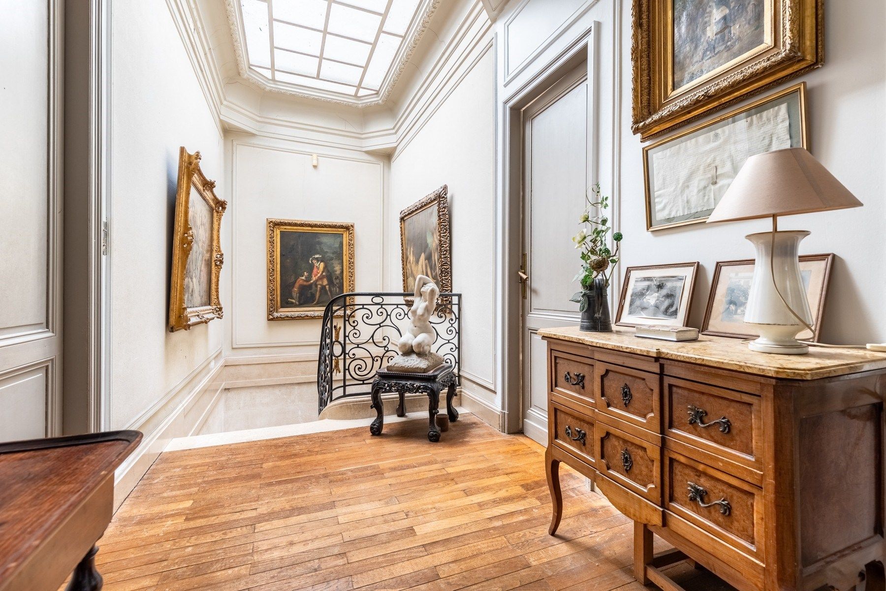 luxury house 12 Rooms for sale on BORDEAUX (33000)