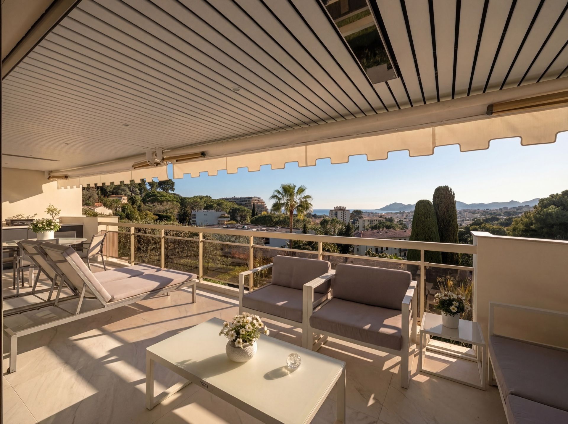 luxury apartment 3 Rooms for sale on LE CANNET (06110)
