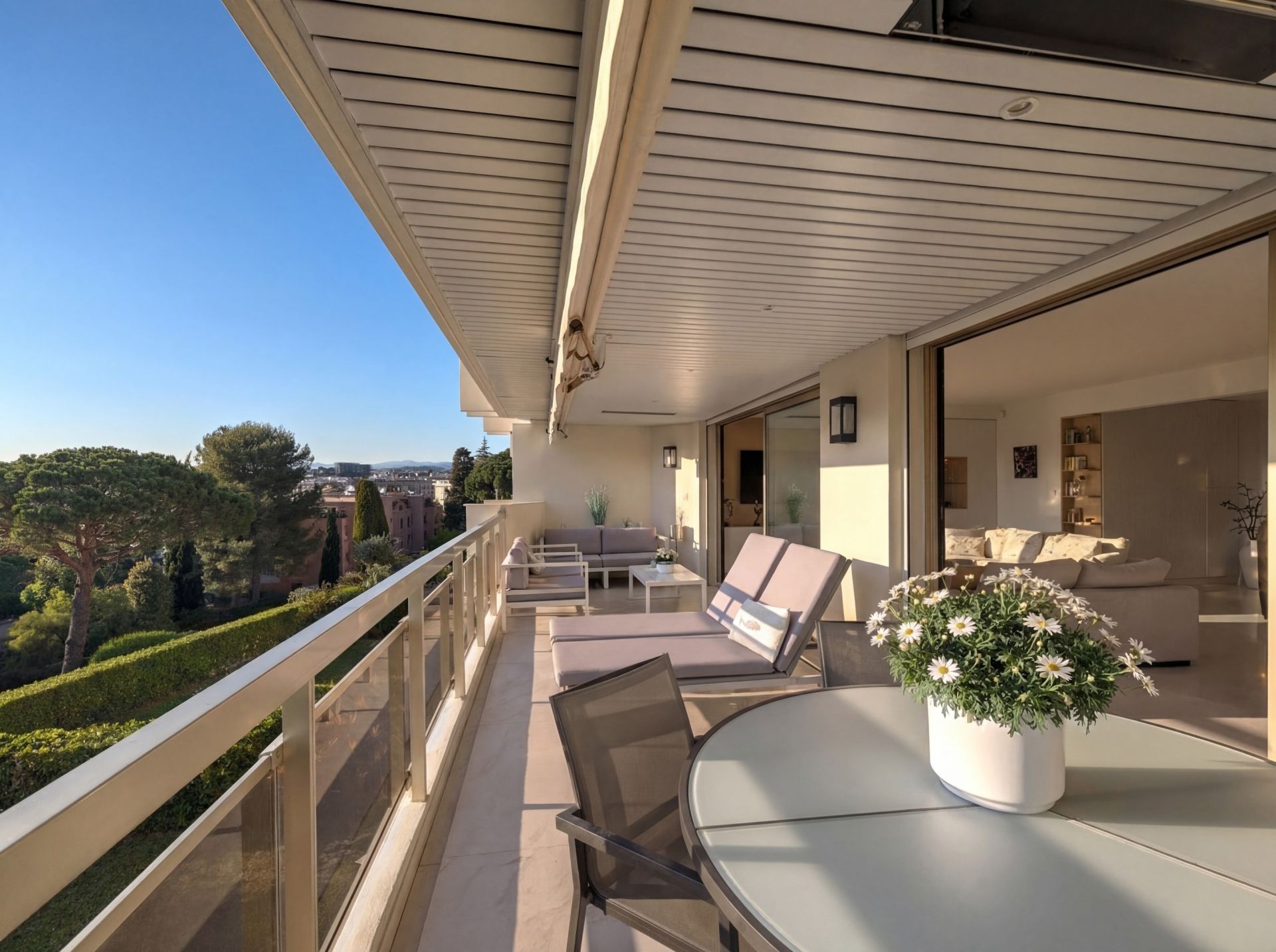 luxury apartment 3 Rooms for sale on LE CANNET (06110)