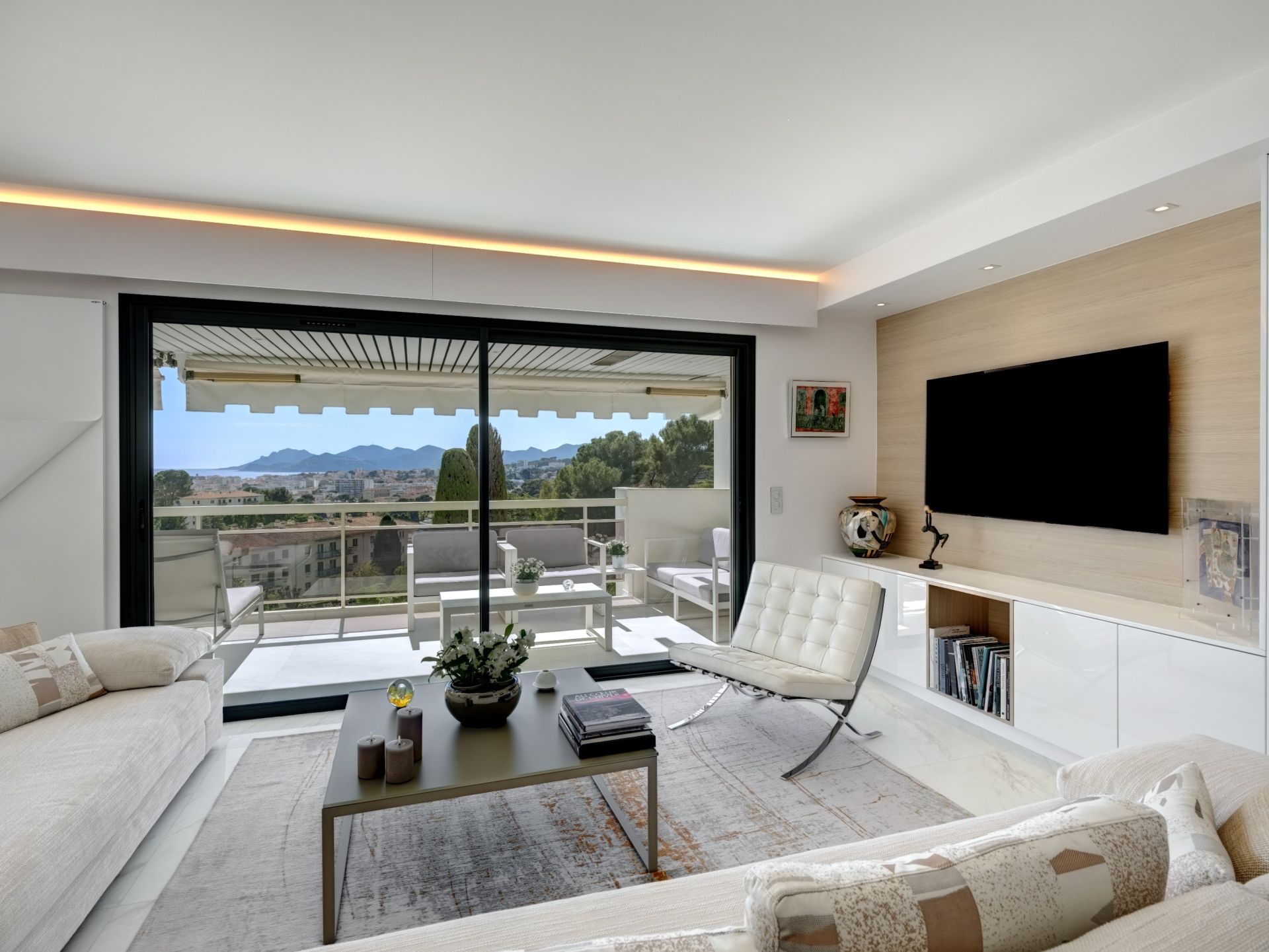 luxury apartment 3 Rooms for sale on LE CANNET (06110)