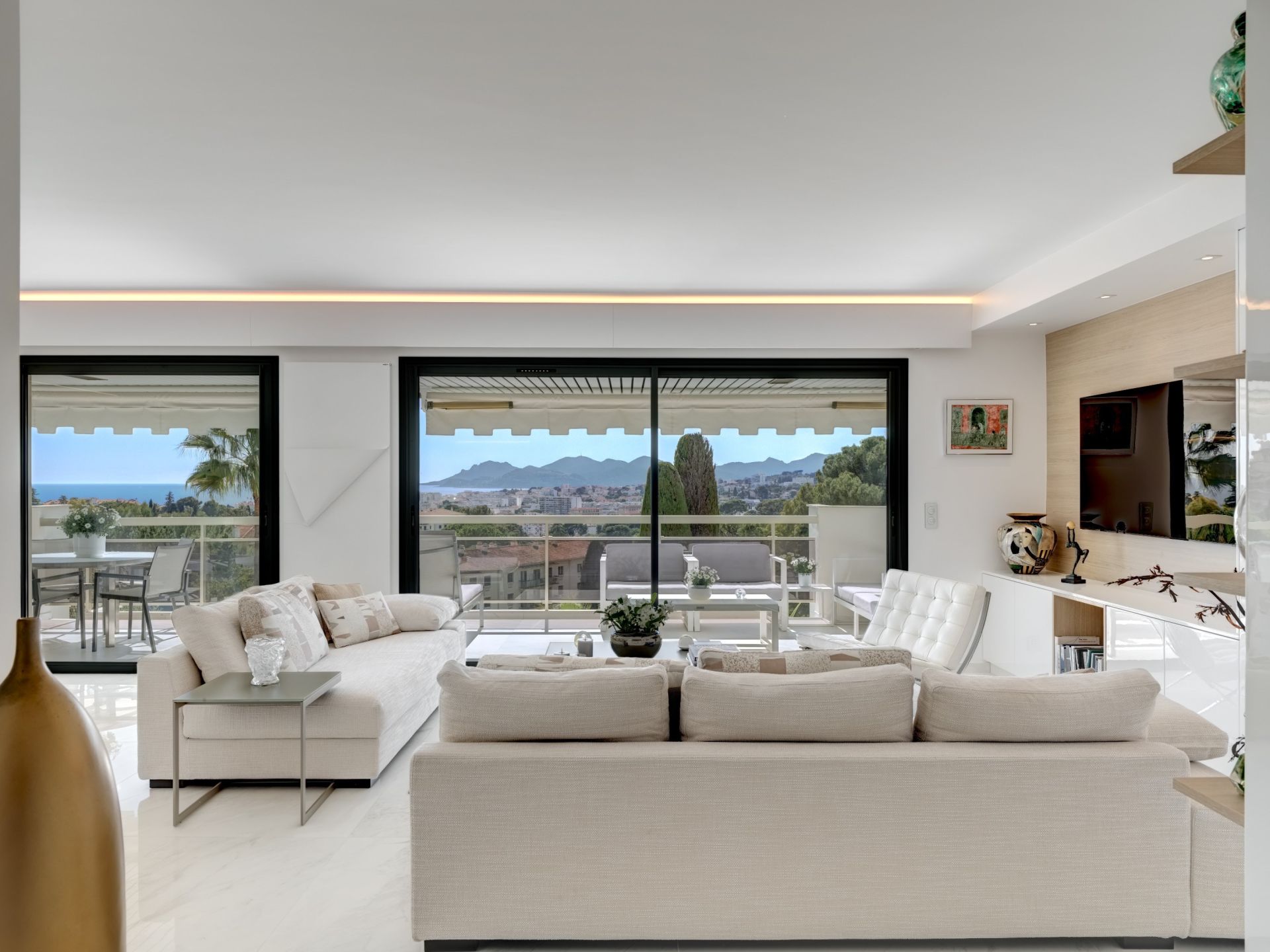 luxury apartment 3 Rooms for sale on LE CANNET (06110)