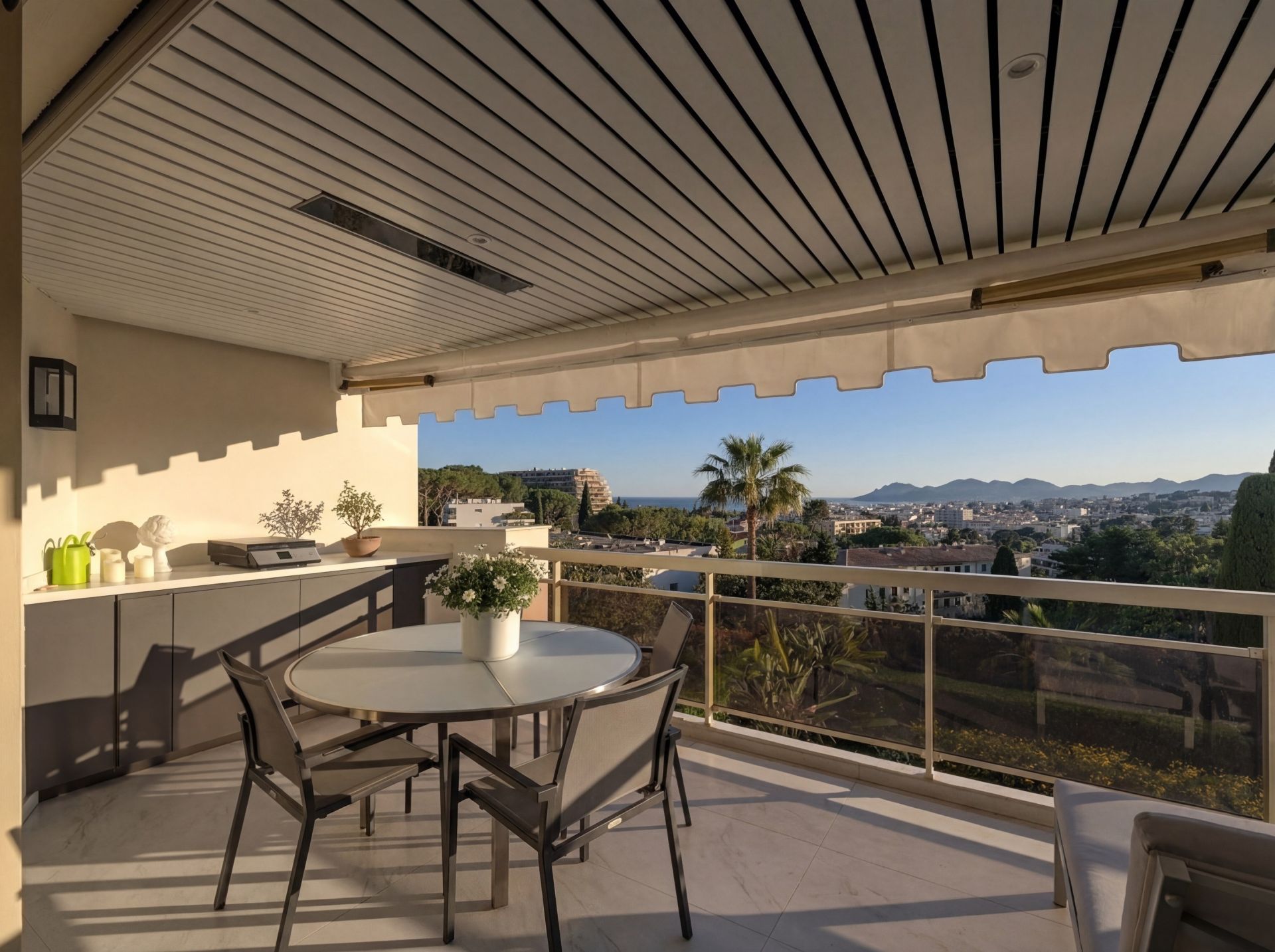 luxury apartment 3 Rooms for sale on LE CANNET (06110)