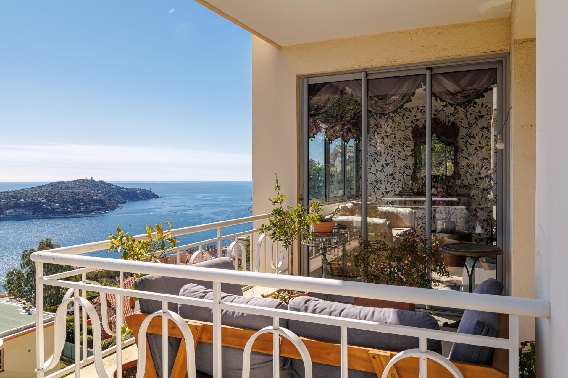 luxury apartment 2 Rooms for sale on VILLEFRANCHE SUR MER (06230)