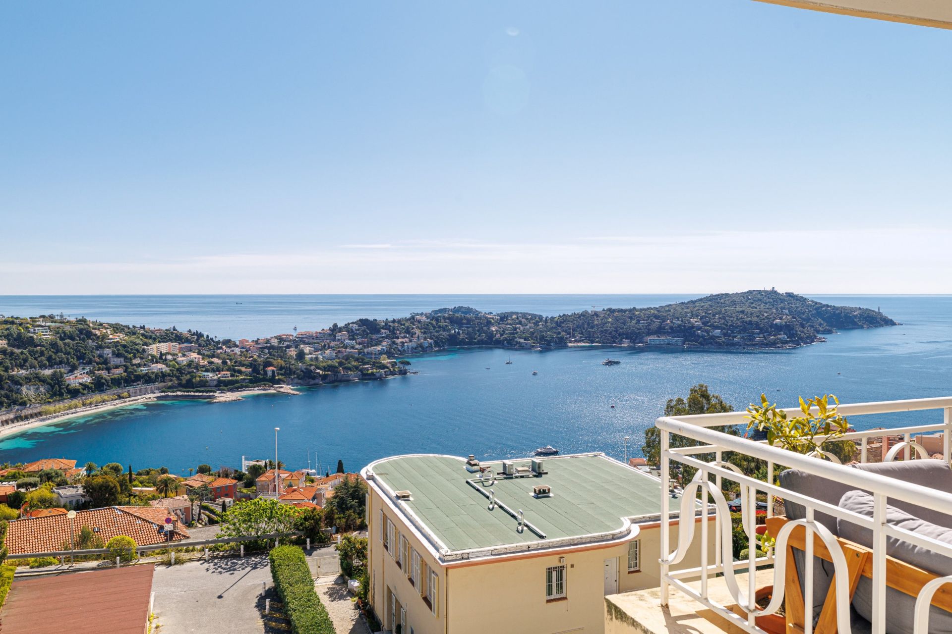 luxury apartment 2 Rooms for sale on VILLEFRANCHE SUR MER (06230)