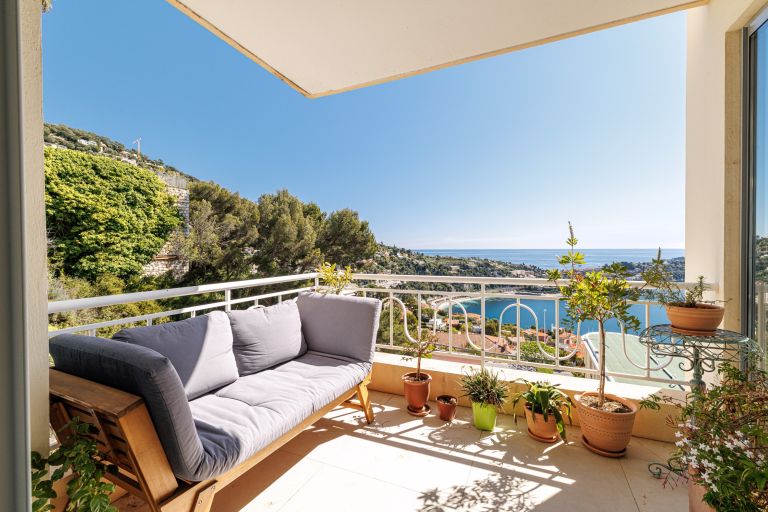 luxury apartment 2 Rooms for sale on VILLEFRANCHE SUR MER (06230)