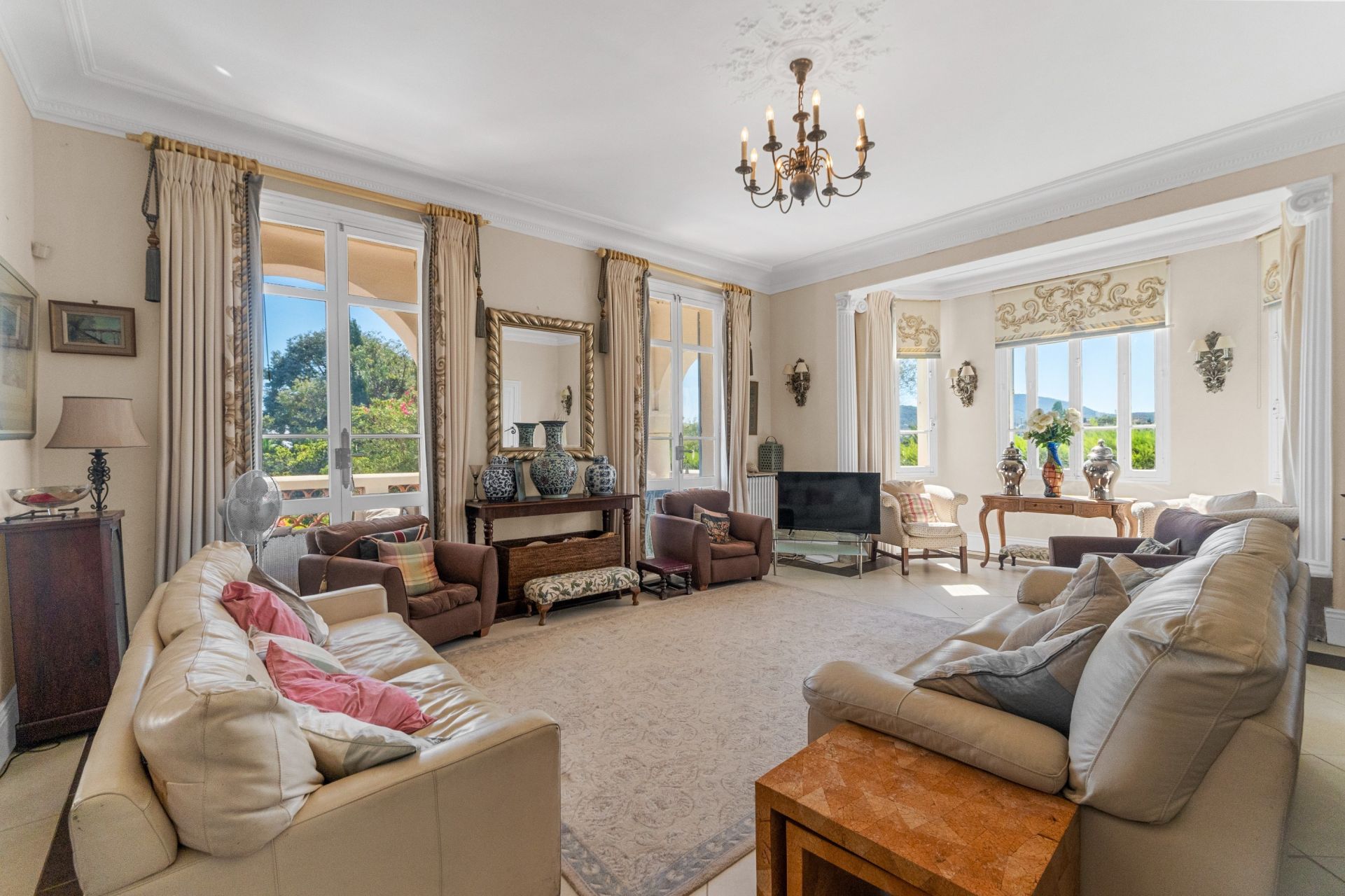 mansion 9 Rooms for sale on MANDELIEU LA NAPOULE (06210)