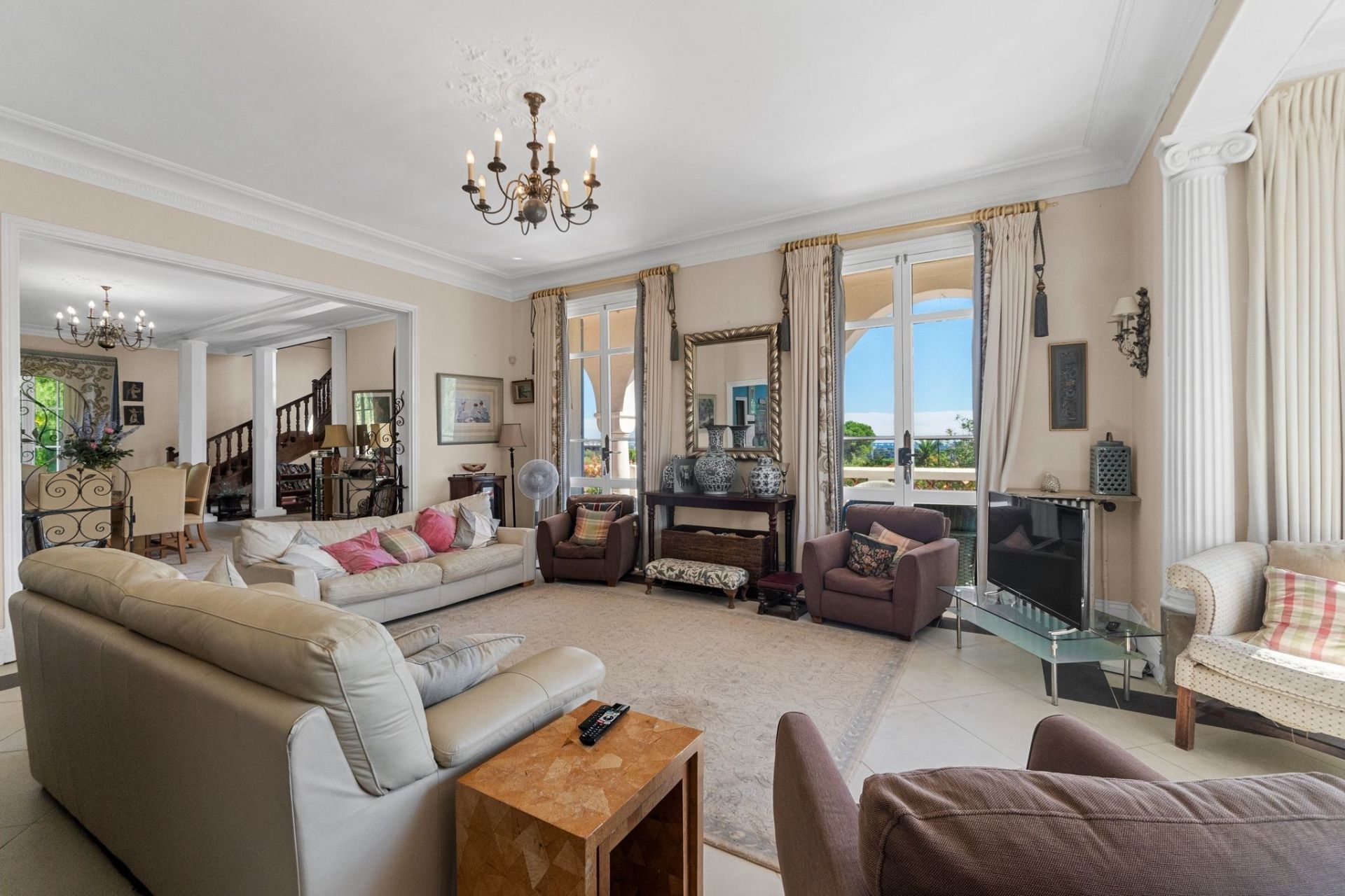 mansion 9 Rooms for sale on MANDELIEU LA NAPOULE (06210)