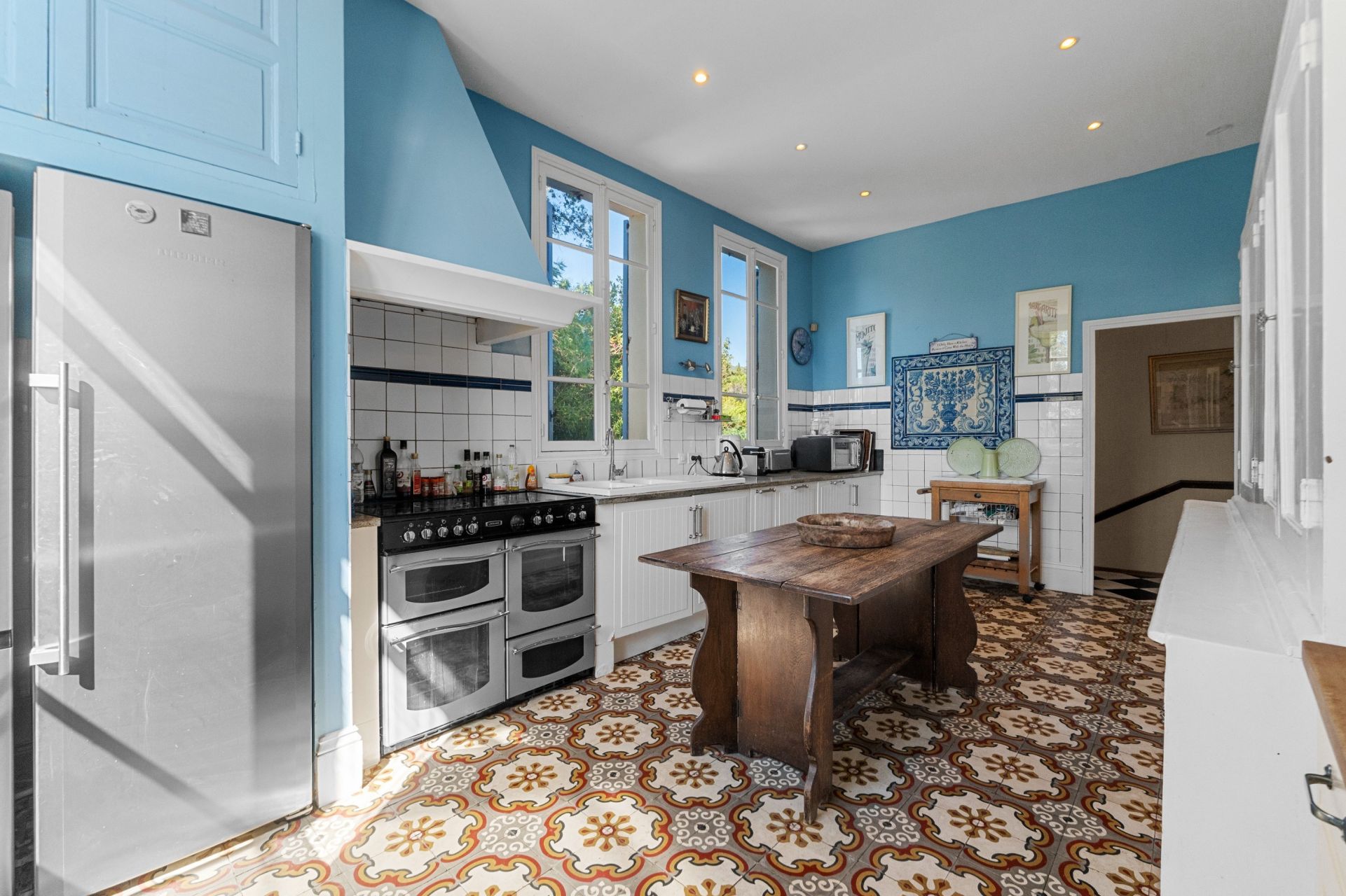 mansion 9 Rooms for sale on MANDELIEU LA NAPOULE (06210)