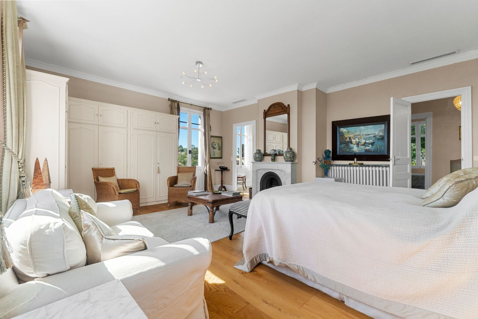 mansion 9 Rooms for sale on MANDELIEU LA NAPOULE (06210)