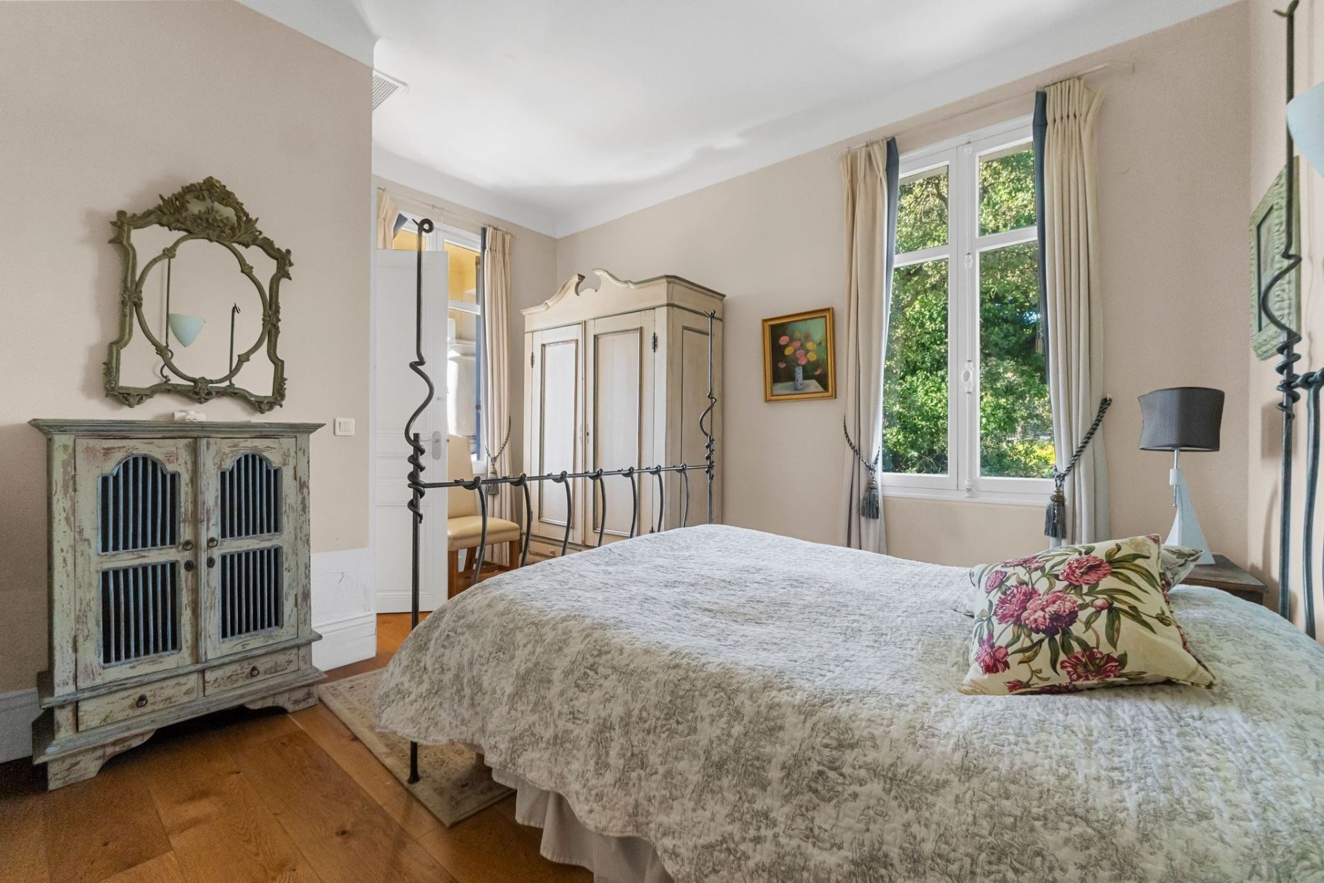mansion 9 Rooms for sale on MANDELIEU LA NAPOULE (06210)