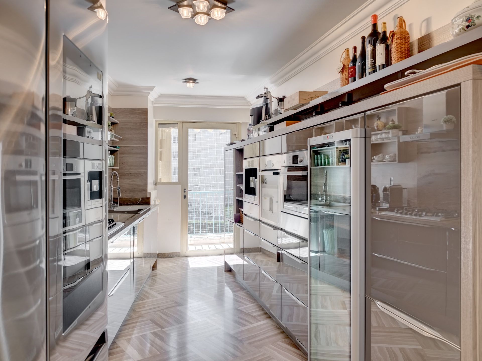 luxury apartment 7 Rooms for sale on CANNES (06400)