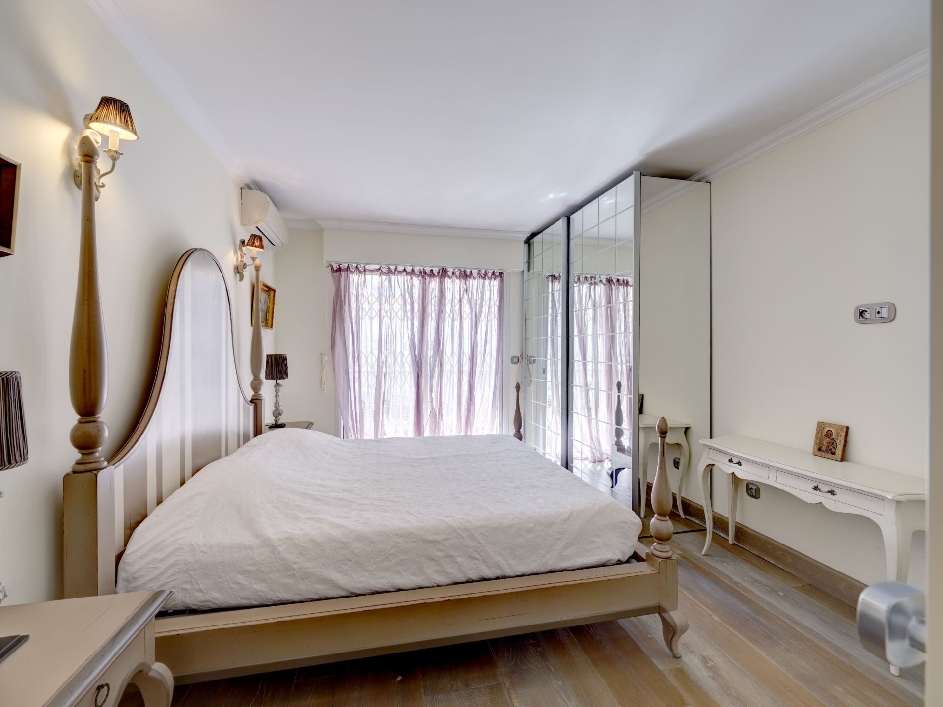 luxury apartment 7 Rooms for sale on CANNES (06400)