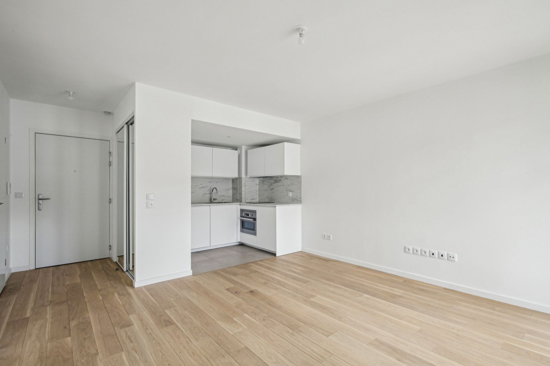 luxury apartment 2 Rooms for rent on LA GARENNE COLOMBES (92250)