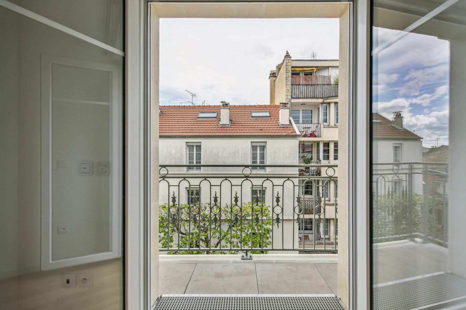 luxury apartment 2 Rooms for rent on LA GARENNE COLOMBES (92250)