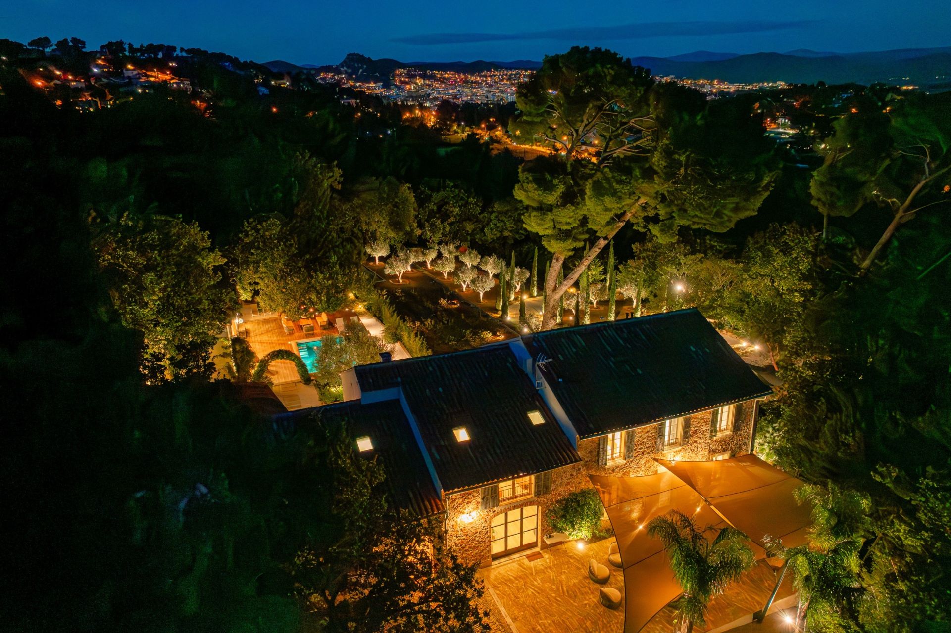 maison de luxe 10 Pièces en vente sur HYERES (83400)