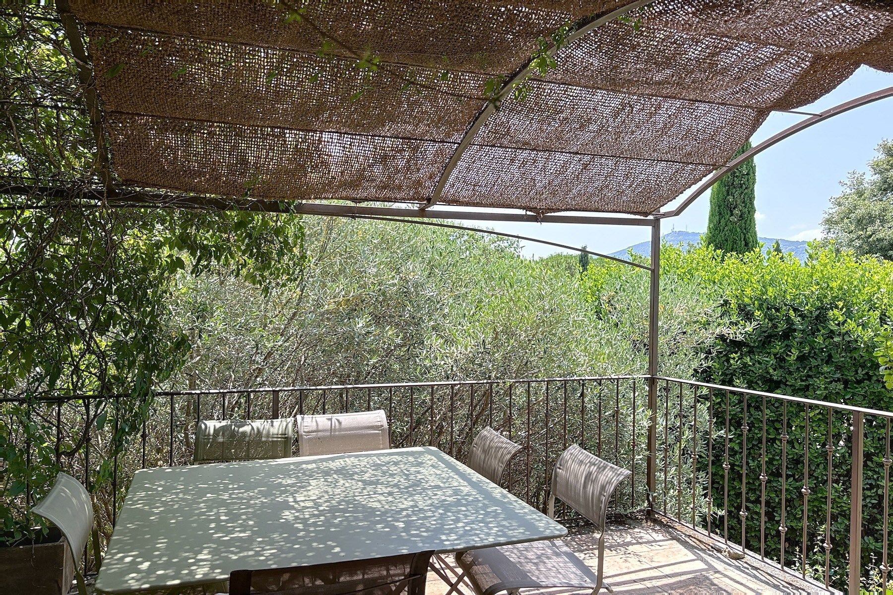 luxury house 10 Rooms for sale on LUSSAN (30580)