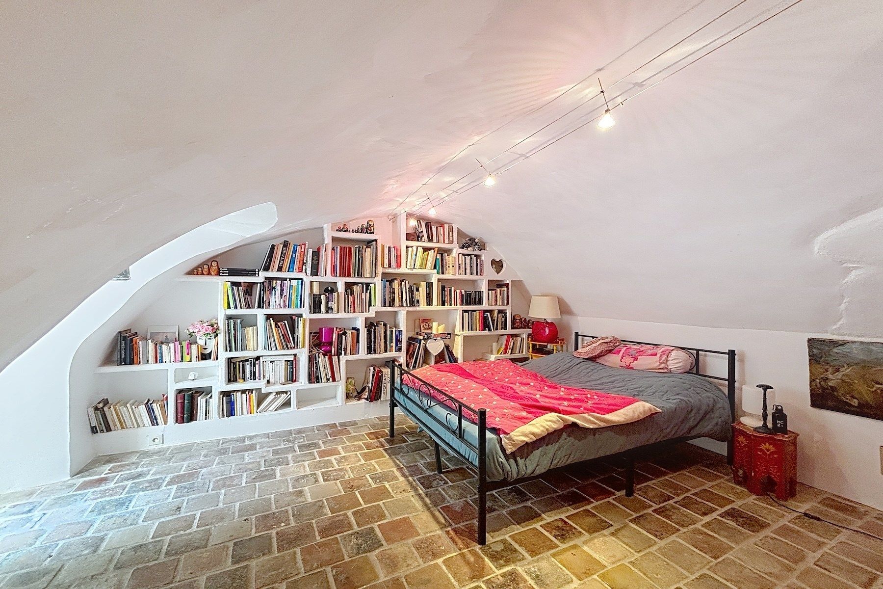 luxury house 10 Rooms for sale on LUSSAN (30580)