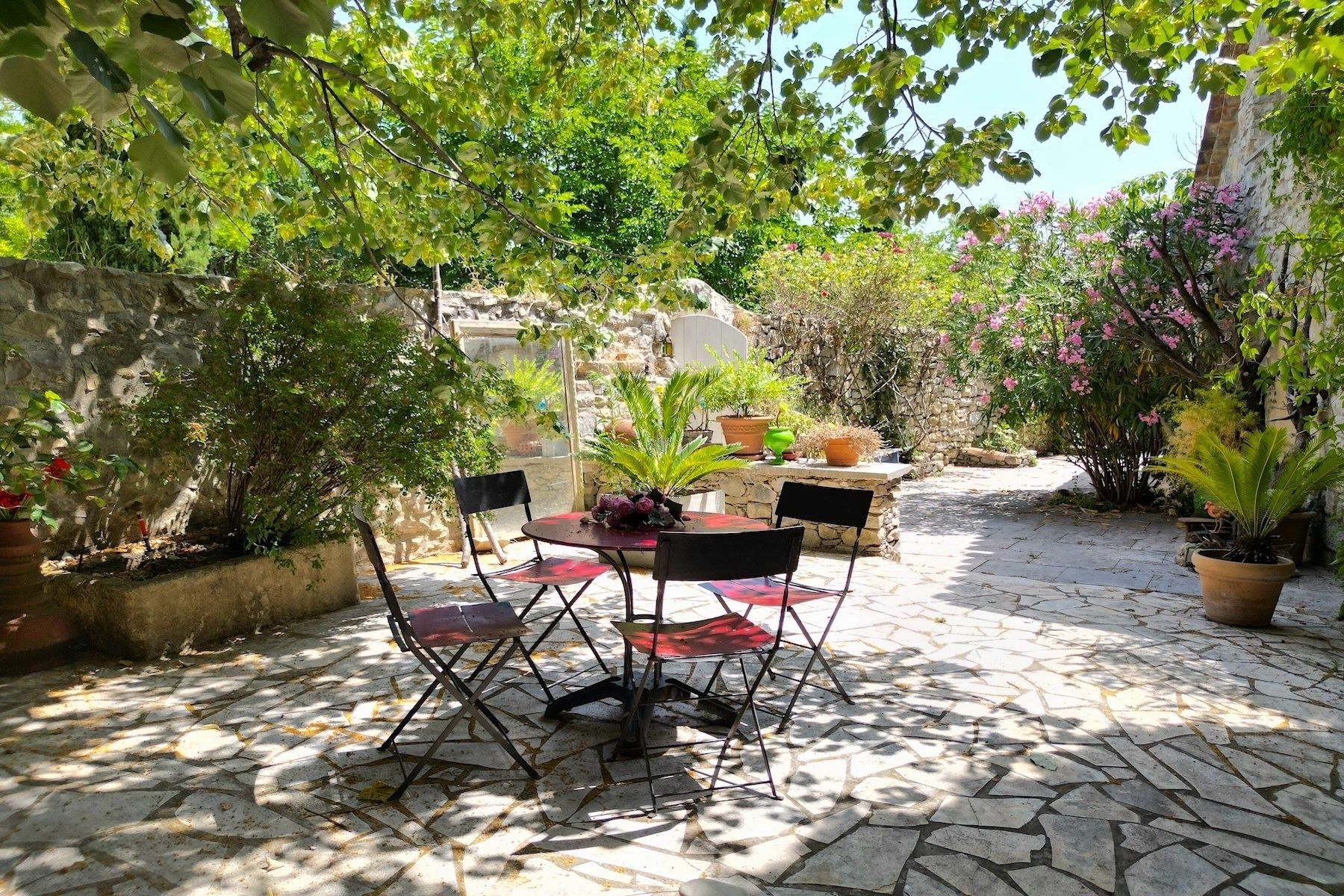 luxury house 10 Rooms for sale on LUSSAN (30580)