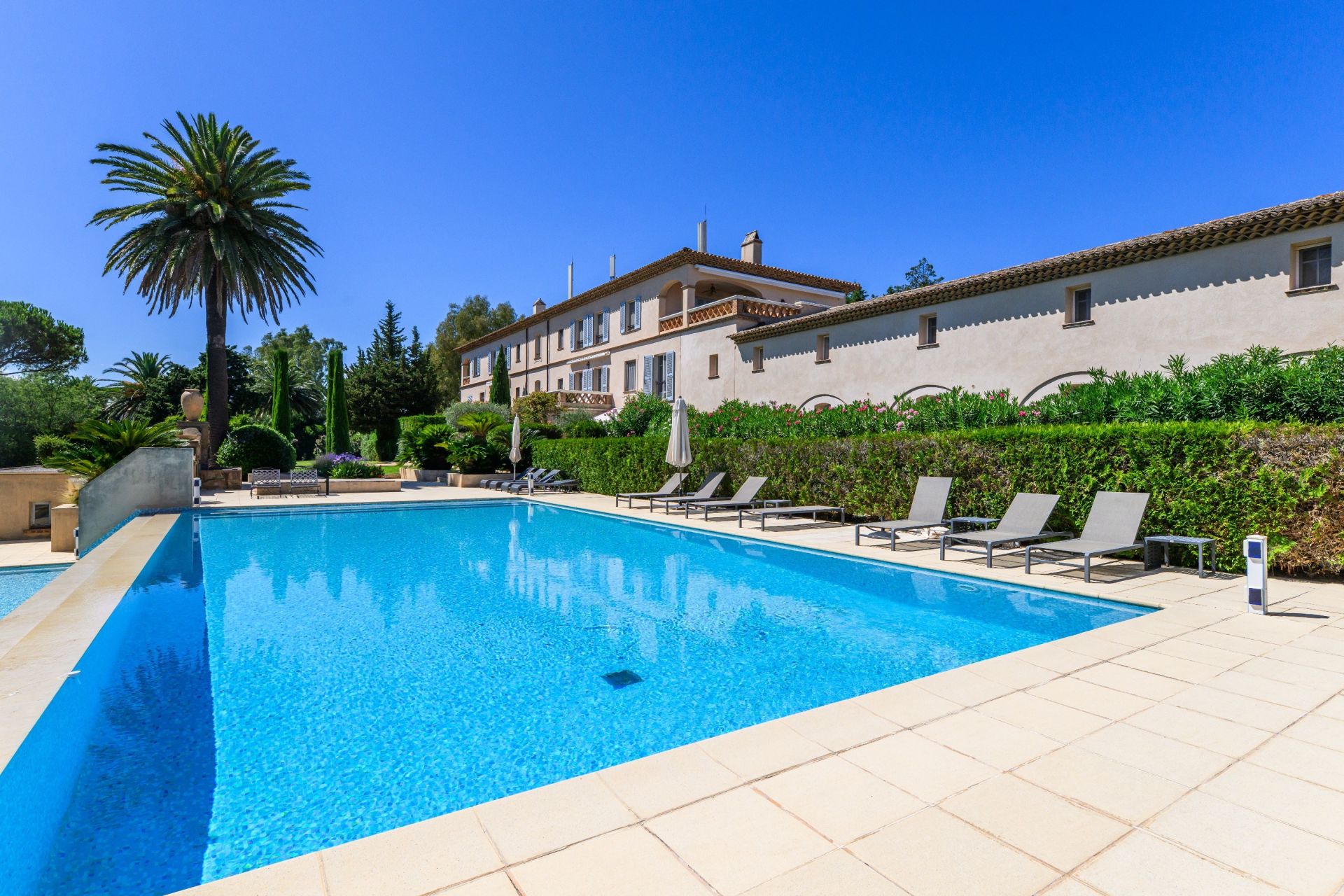 luxury apartment 6 Rooms for sale on ST TROPEZ (83990)