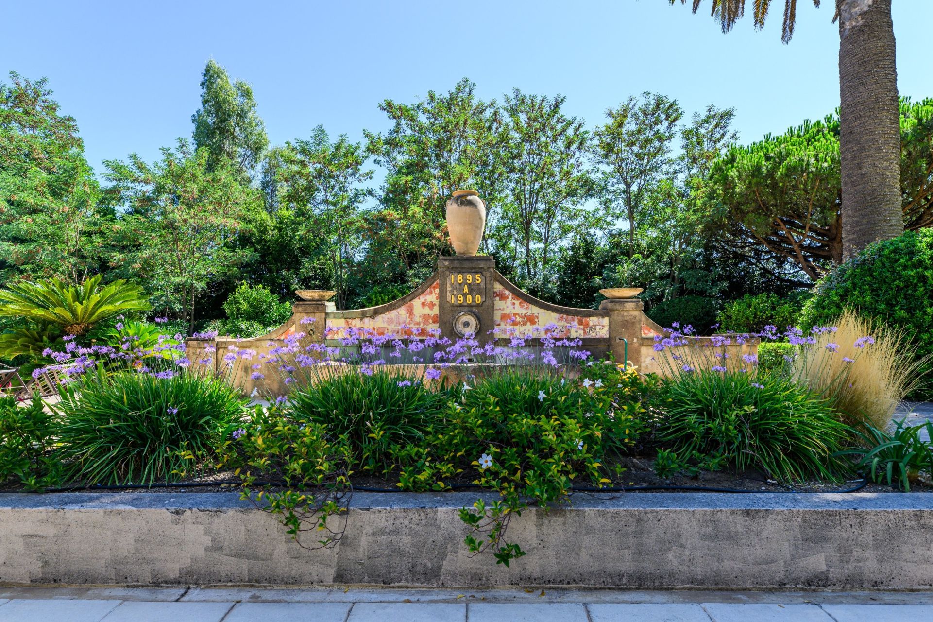 luxury apartment 6 Rooms for sale on ST TROPEZ (83990)