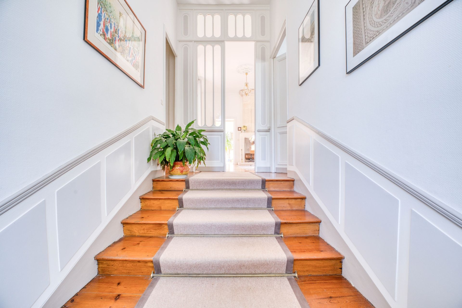 luxury house 10 Rooms for sale on LA ROCHELLE (17000)