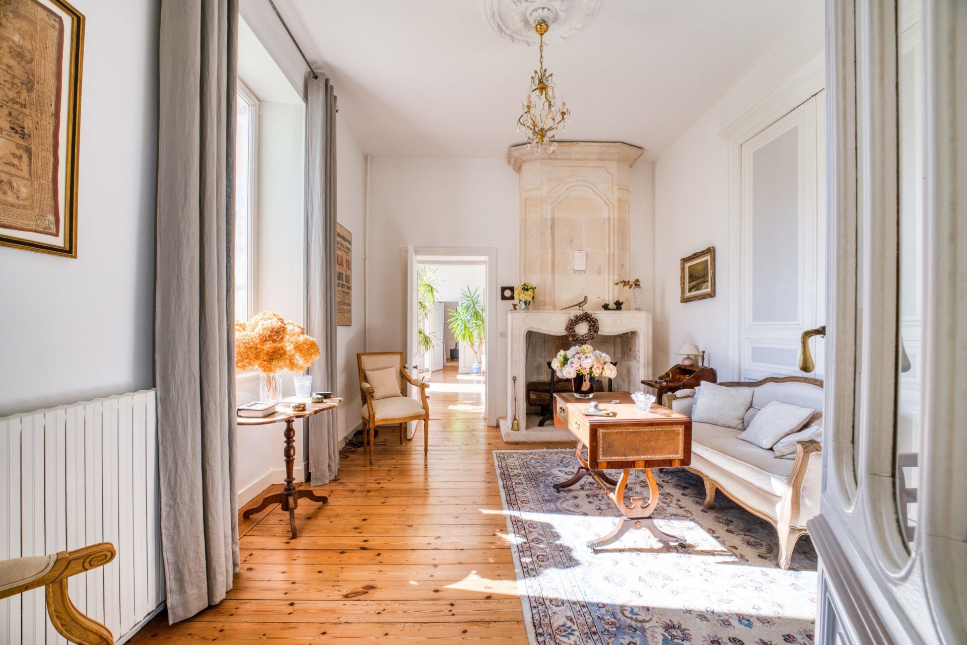luxury house 10 Rooms for sale on LA ROCHELLE (17000)