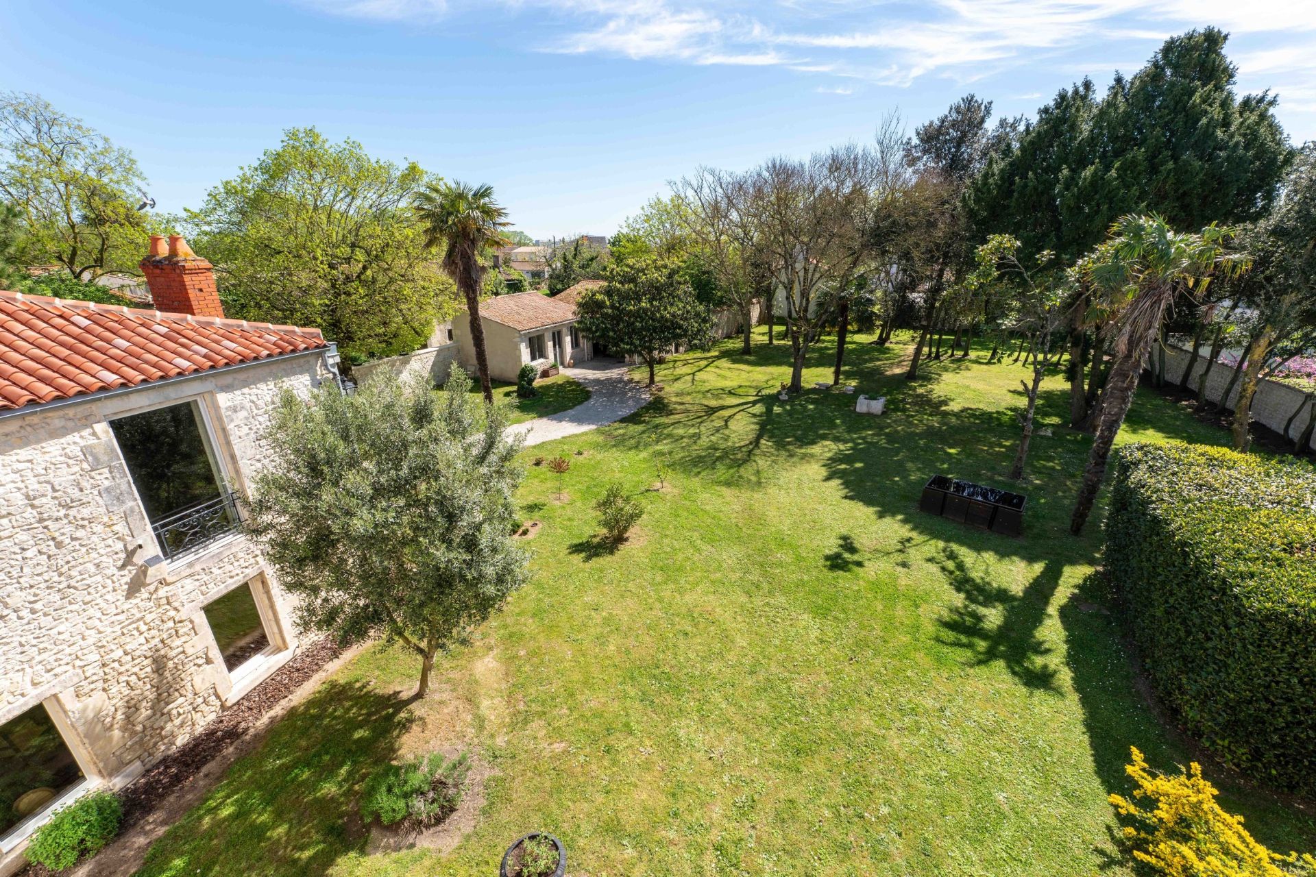 luxury house 10 Rooms for sale on LA ROCHELLE (17000)