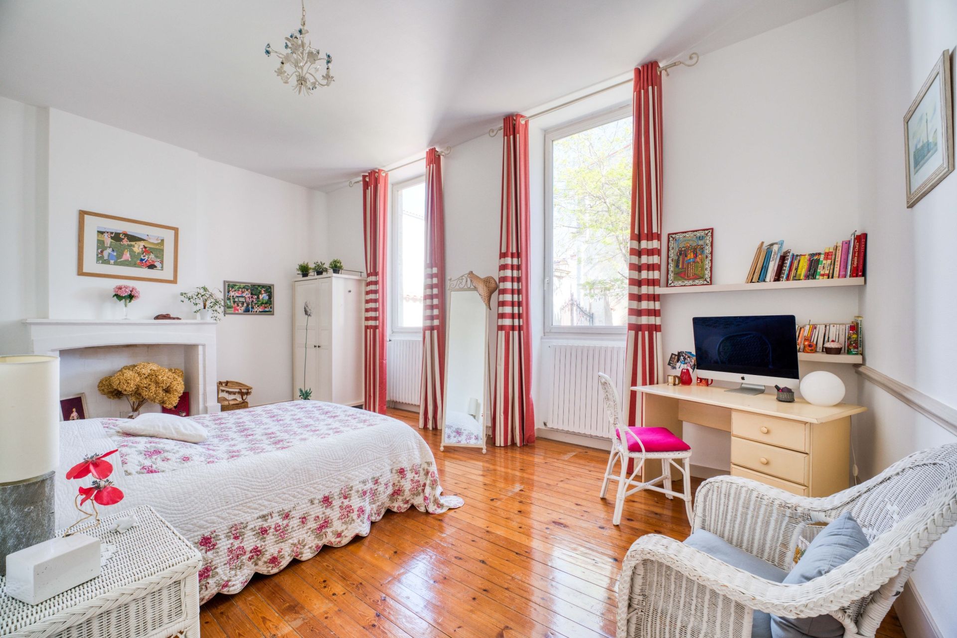 luxury house 10 Rooms for sale on LA ROCHELLE (17000)