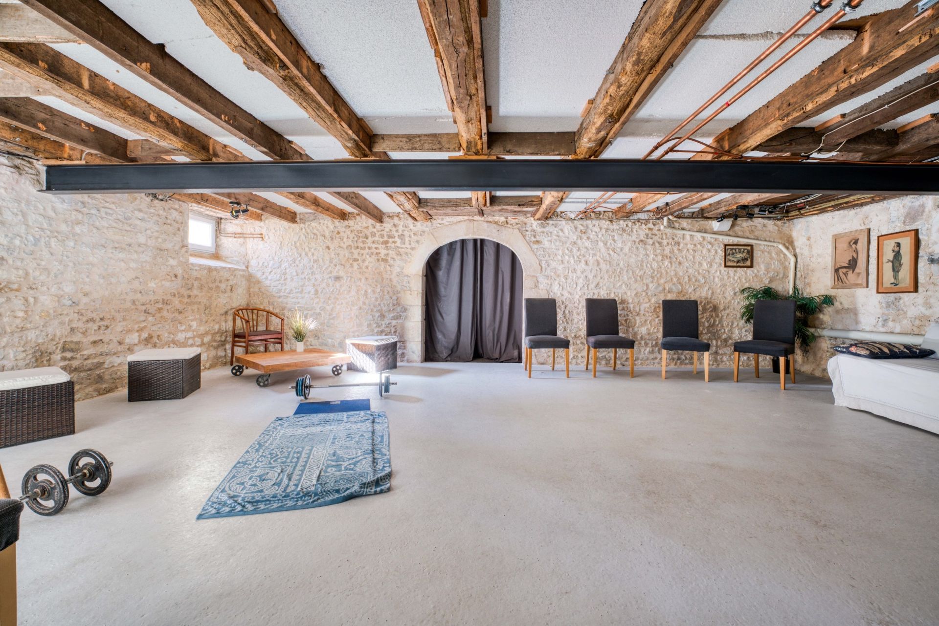 luxury house 10 Rooms for sale on LA ROCHELLE (17000)