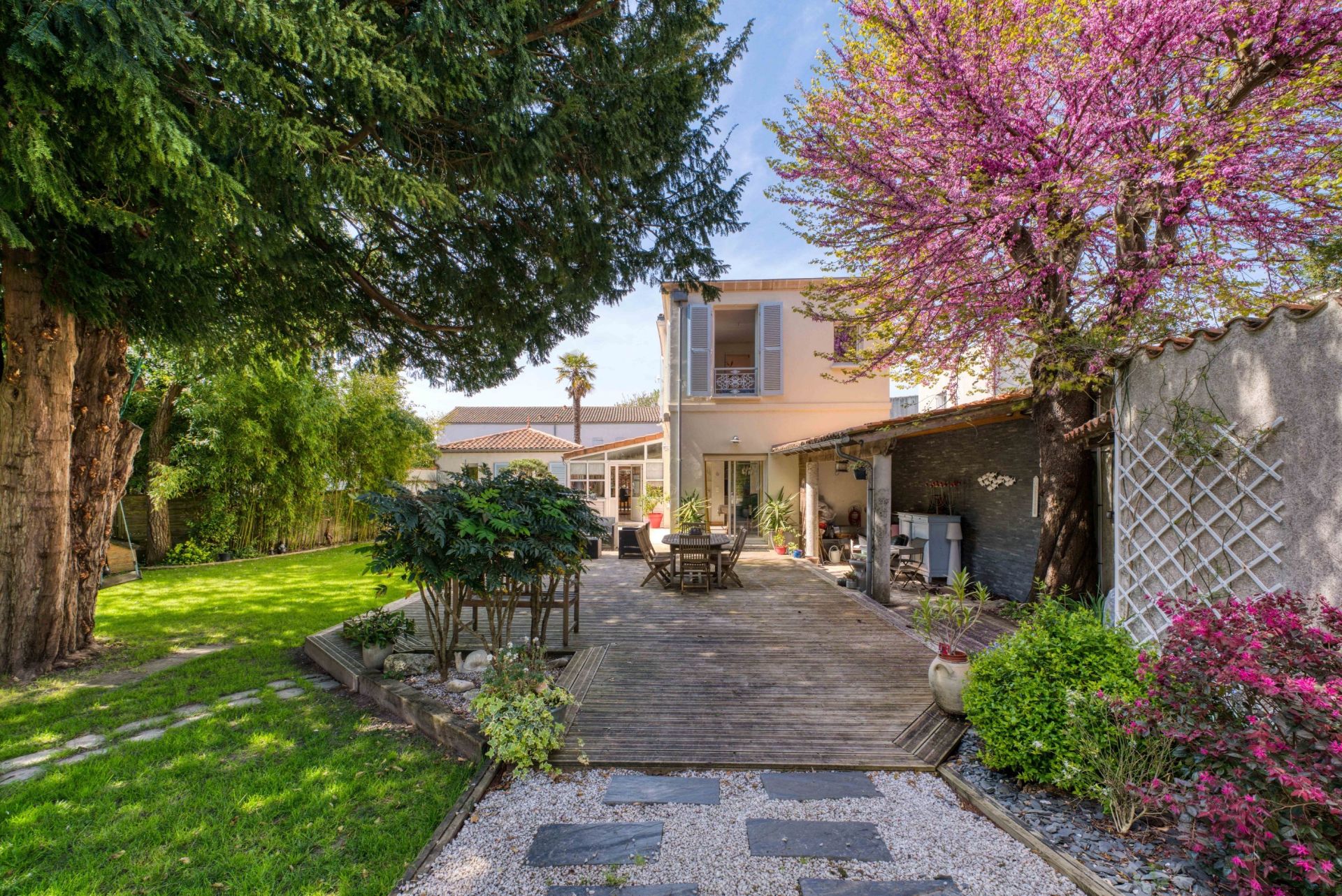 luxury house 6 Rooms for sale on AYTRE (17440)