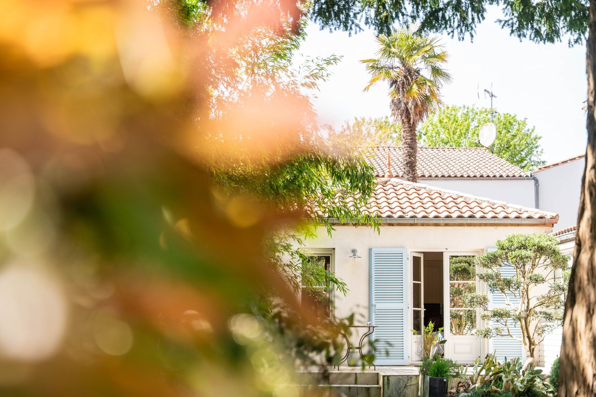 luxury house 6 Rooms for sale on AYTRE (17440)