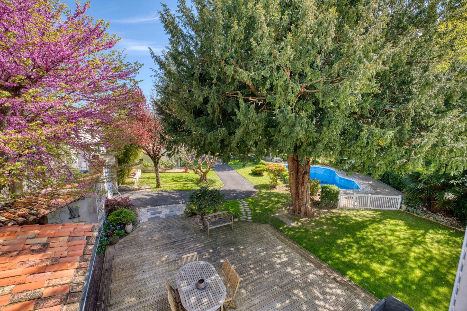 luxury house 6 Rooms for sale on AYTRE (17440)