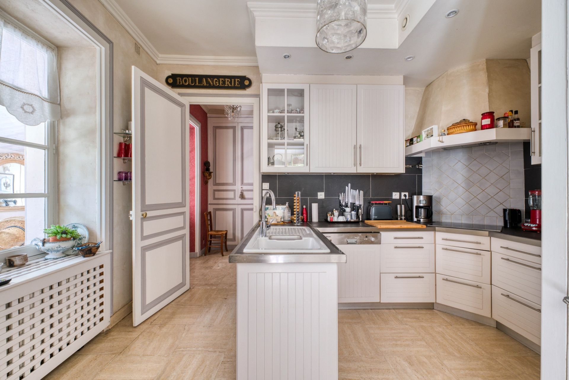 luxury house 6 Rooms for sale on AYTRE (17440)