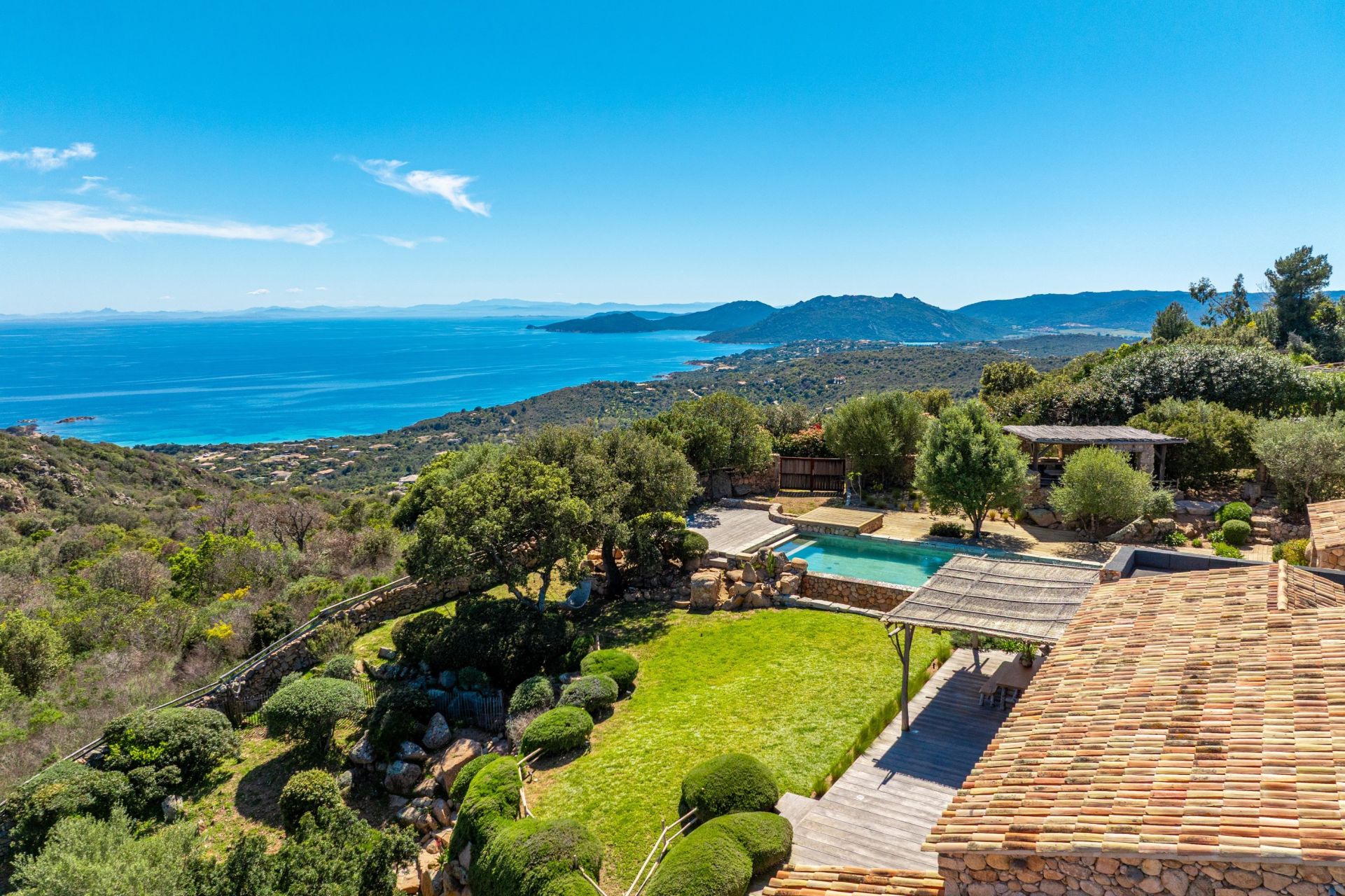 luxury villa 10 Rooms for sale on PORTO VECCHIO (20137)