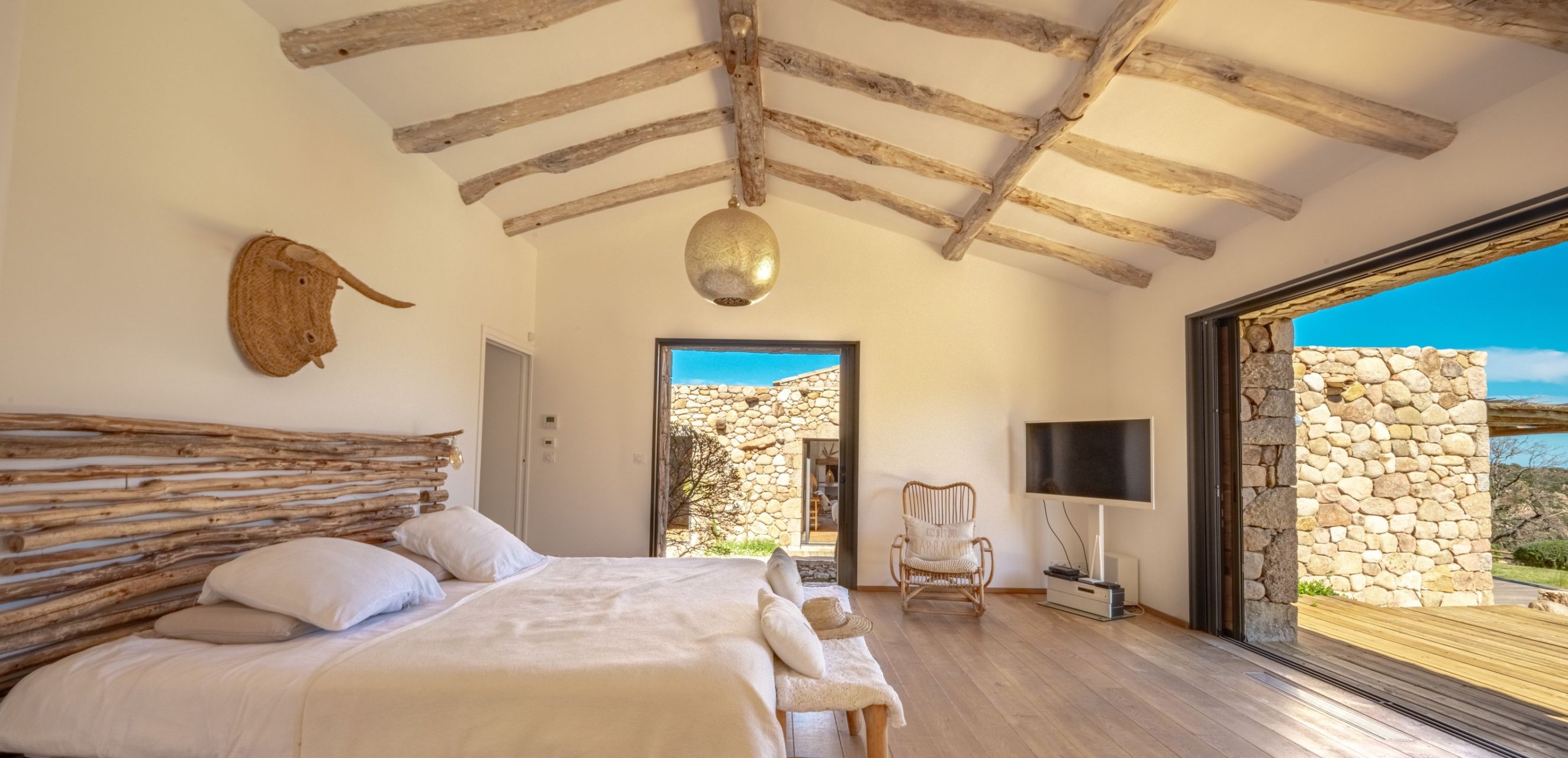 luxury villa 10 Rooms for sale on PORTO VECCHIO (20137)