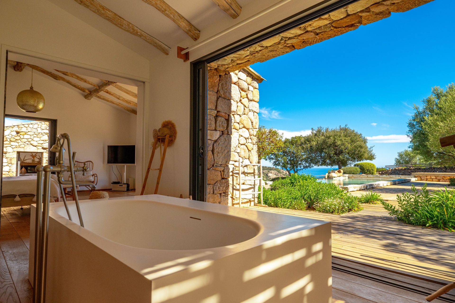 luxury villa 10 Rooms for sale on PORTO VECCHIO (20137)