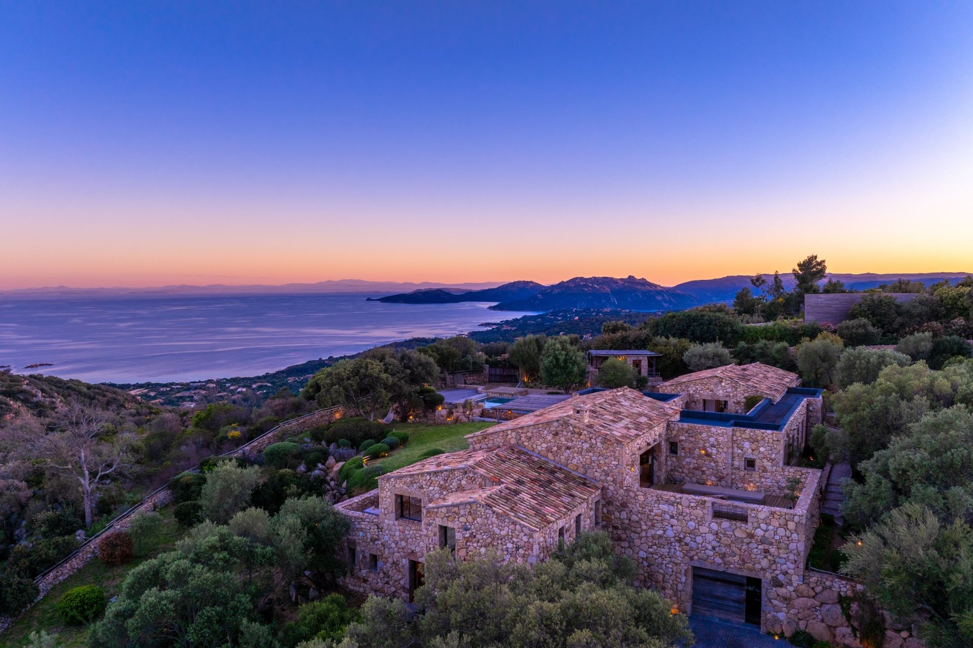 luxury villa 10 Rooms for sale on PORTO VECCHIO (20137)