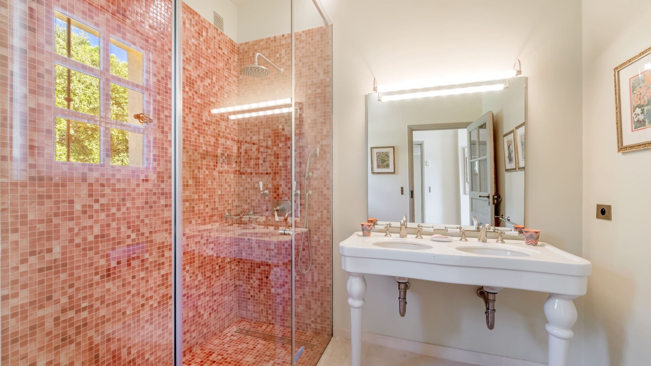 luxury villa 9 Rooms for sale on RAMATUELLE (83350)