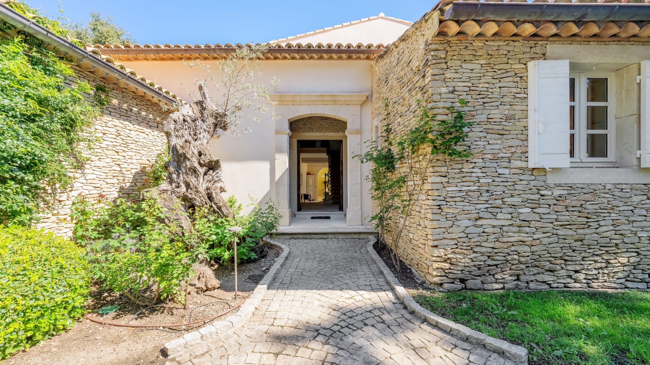 luxury villa 9 Rooms for sale on RAMATUELLE (83350)