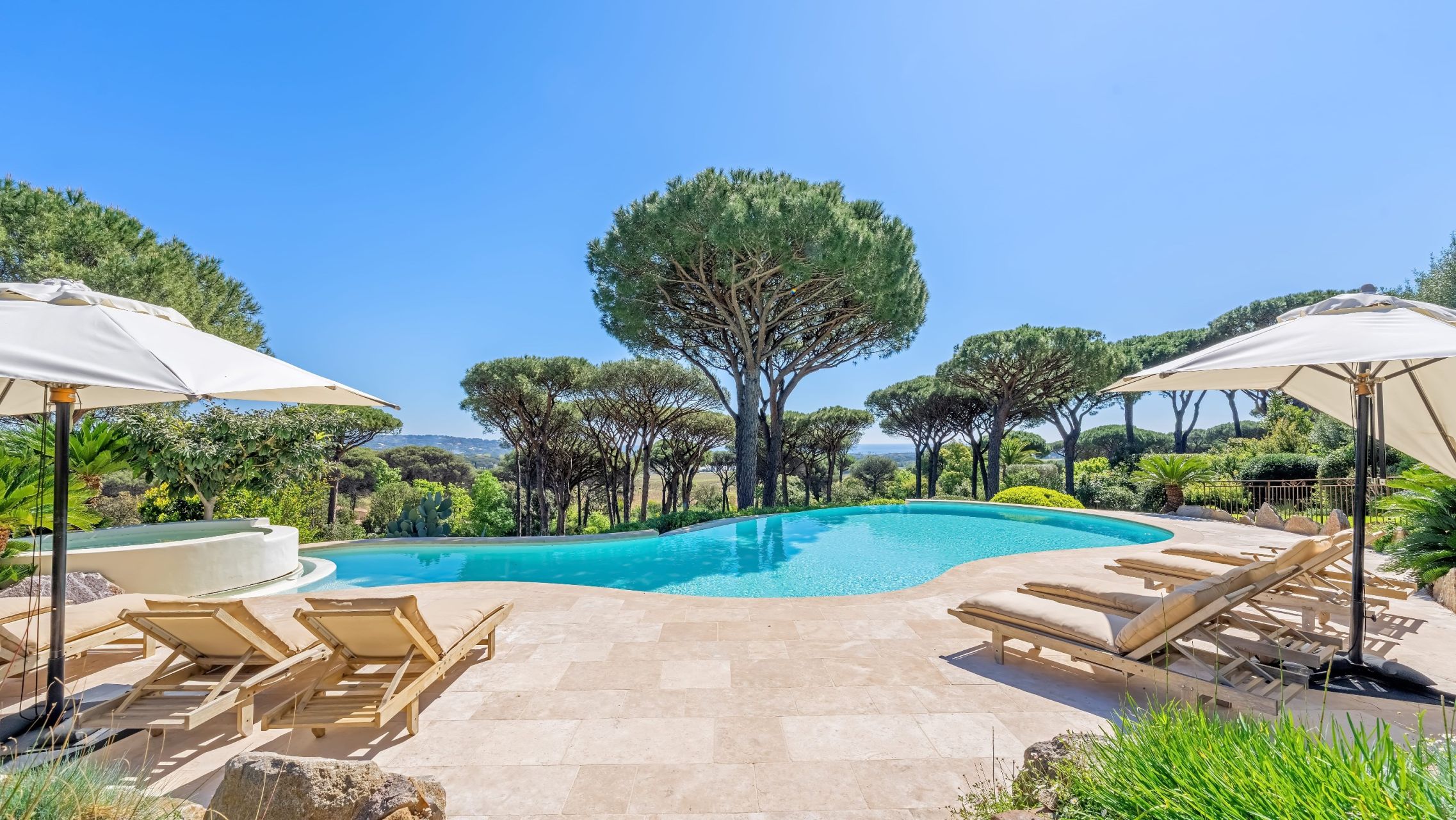 luxury villa 9 Rooms for sale on RAMATUELLE (83350)