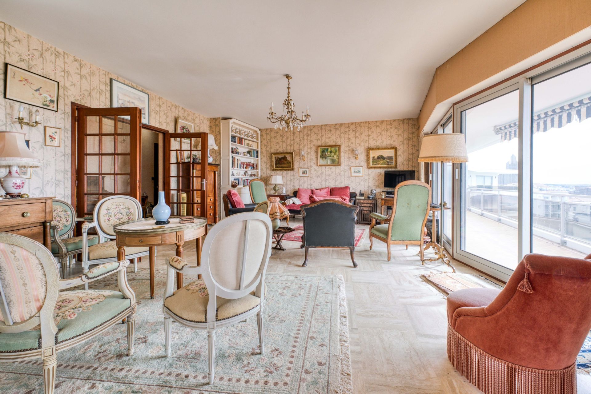 luxury apartment 6 Rooms for sale on ROYAN (17200)