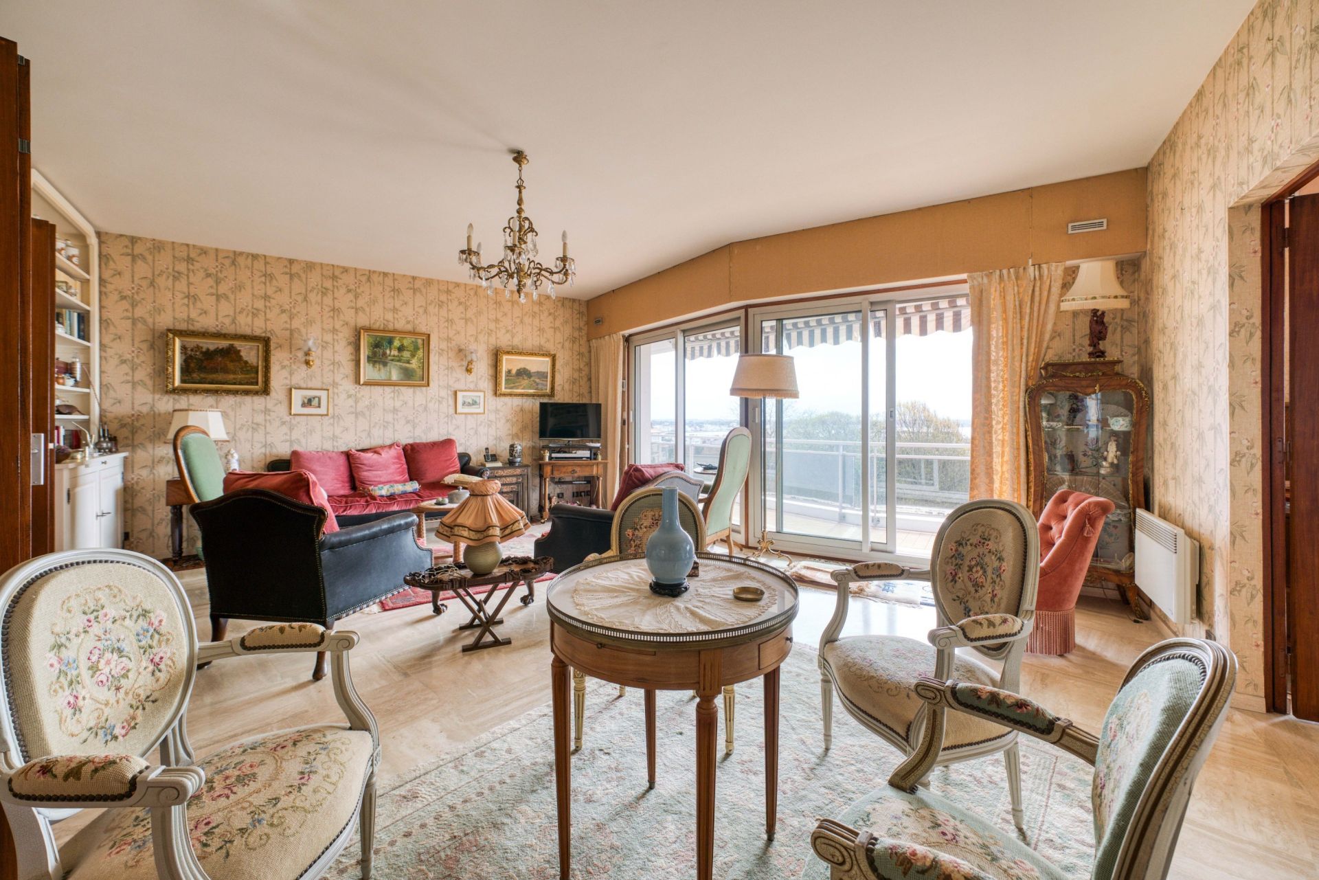 luxury apartment 6 Rooms for sale on ROYAN (17200)