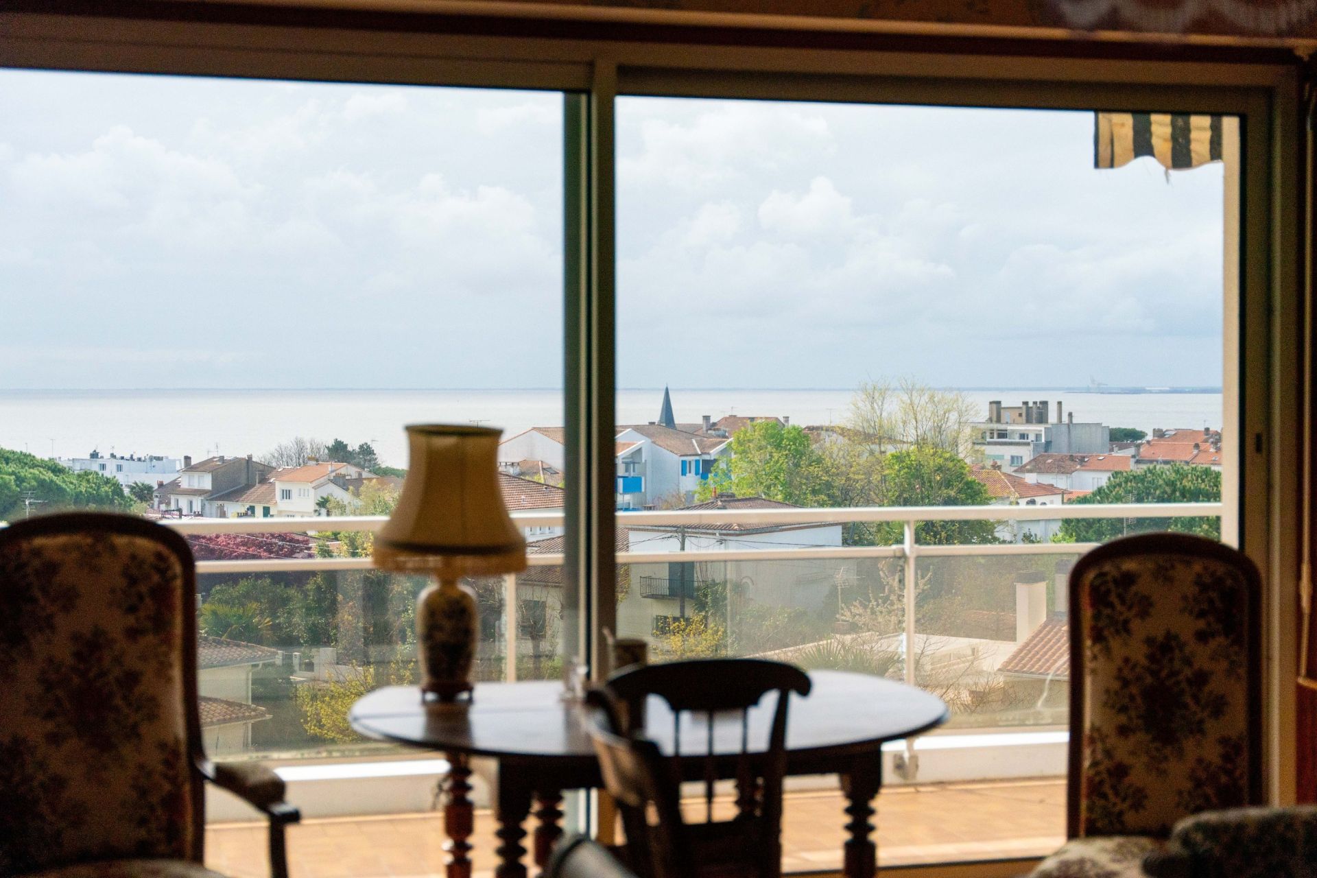 luxury apartment 6 Rooms for sale on ROYAN (17200)