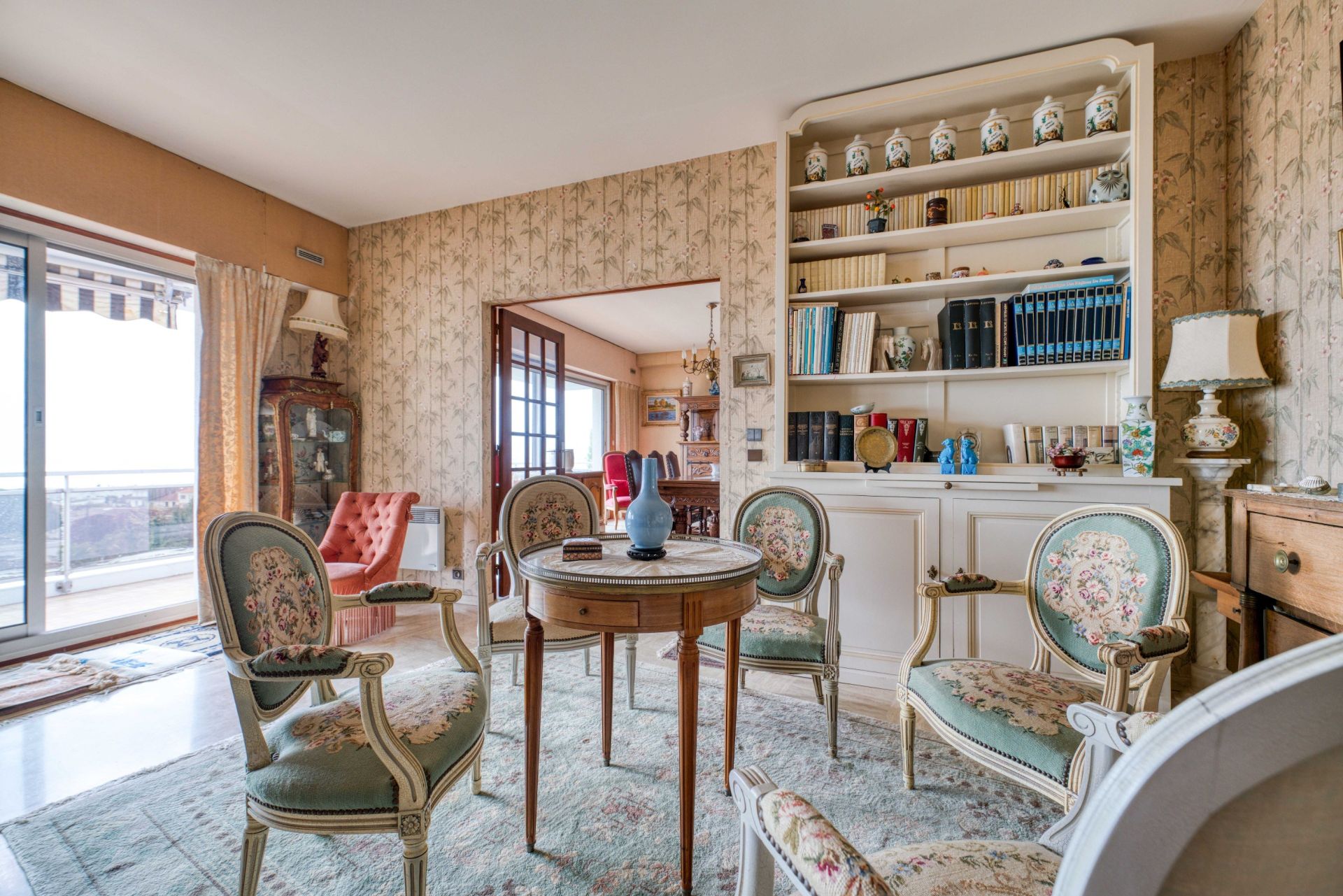 luxury apartment 6 Rooms for sale on ROYAN (17200)